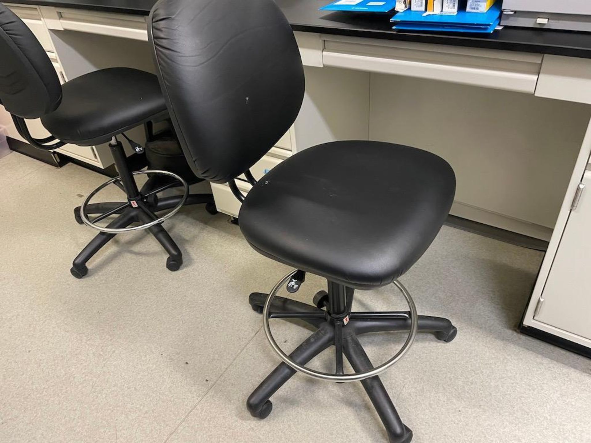 LOT 3 LAB CHAIRS AND 1 STOOL, PLUS CERAMIC ELEMENT SPACE HEATER AND FOOD SAVER BAGGING MACHINE - Image 4 of 8