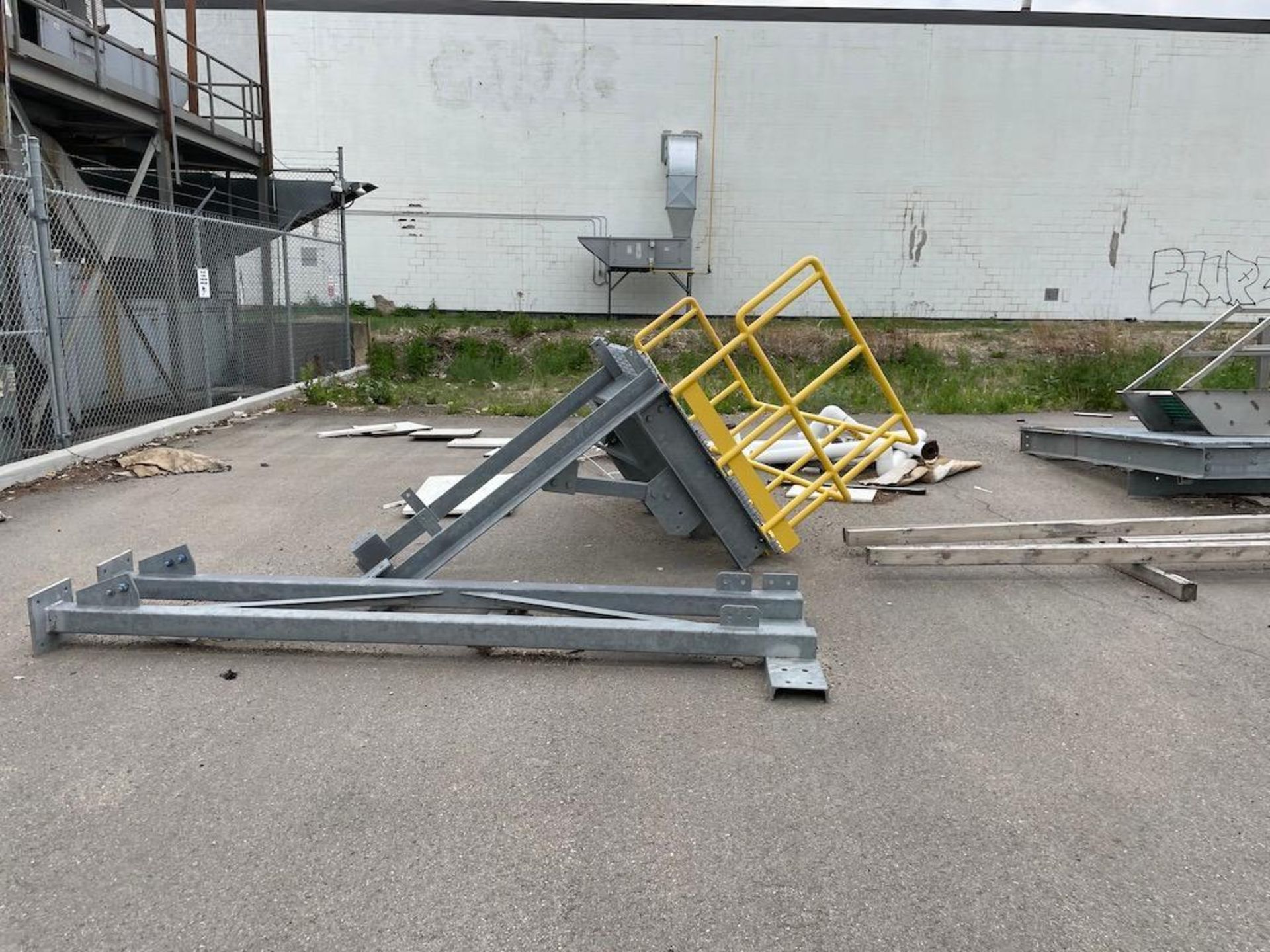 LOT ASSORTED STAINLESS STEEL AND STEEL PIPING UNDER LOT 144 CHILLER IN SOUTH YARD, ASSORTED STAINLES - Image 11 of 13