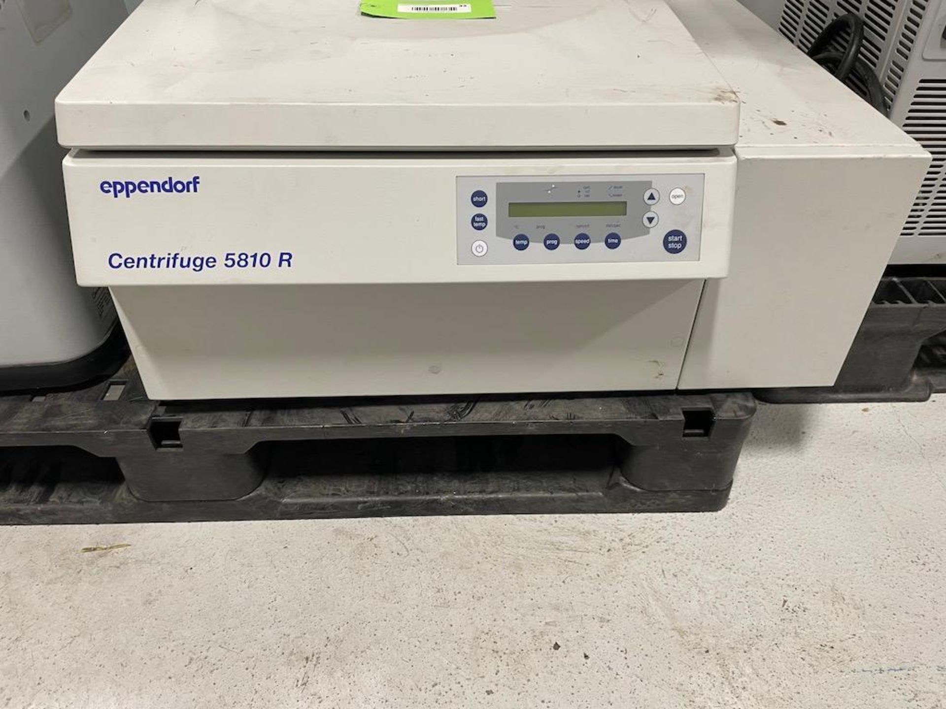 EPPENDORF CENTRIFUGE MODEL 5810R