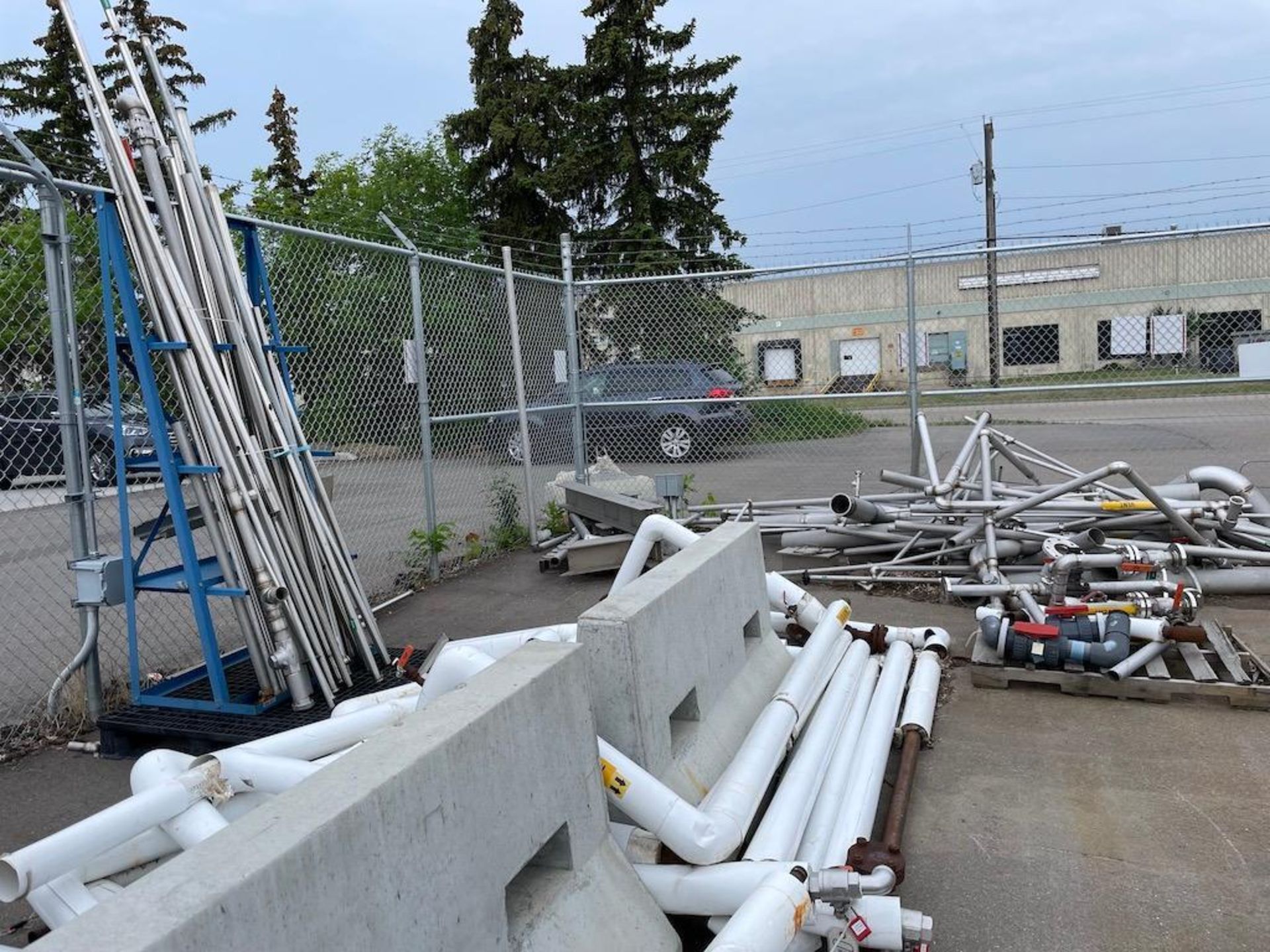 LOT ASSORTED STAINLESS STEEL AND STEEL PIPING UNDER LOT 144 CHILLER IN SOUTH YARD, ASSORTED STAINLES