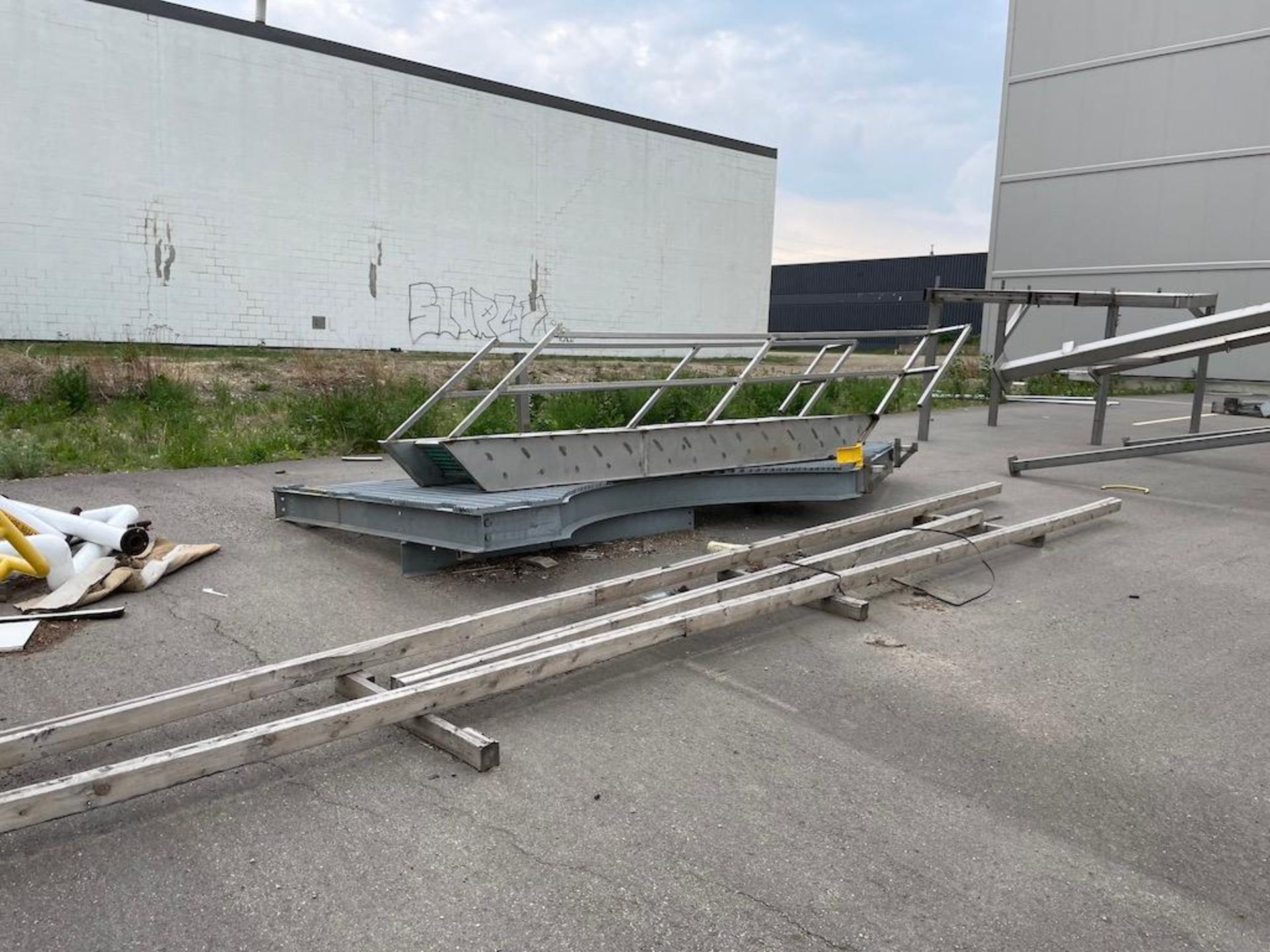 LOT ASSORTED STAINLESS STEEL AND STEEL PIPING UNDER LOT 144 CHILLER IN SOUTH YARD, ASSORTED STAINLES - Image 12 of 13