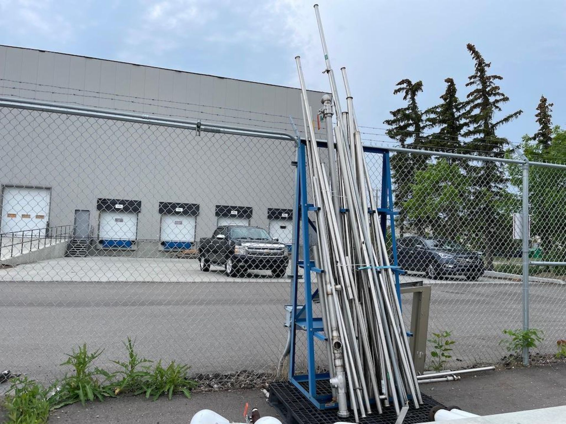 LOT ASSORTED STAINLESS STEEL AND STEEL PIPING UNDER LOT 144 CHILLER IN SOUTH YARD, ASSORTED STAINLES - Image 4 of 13