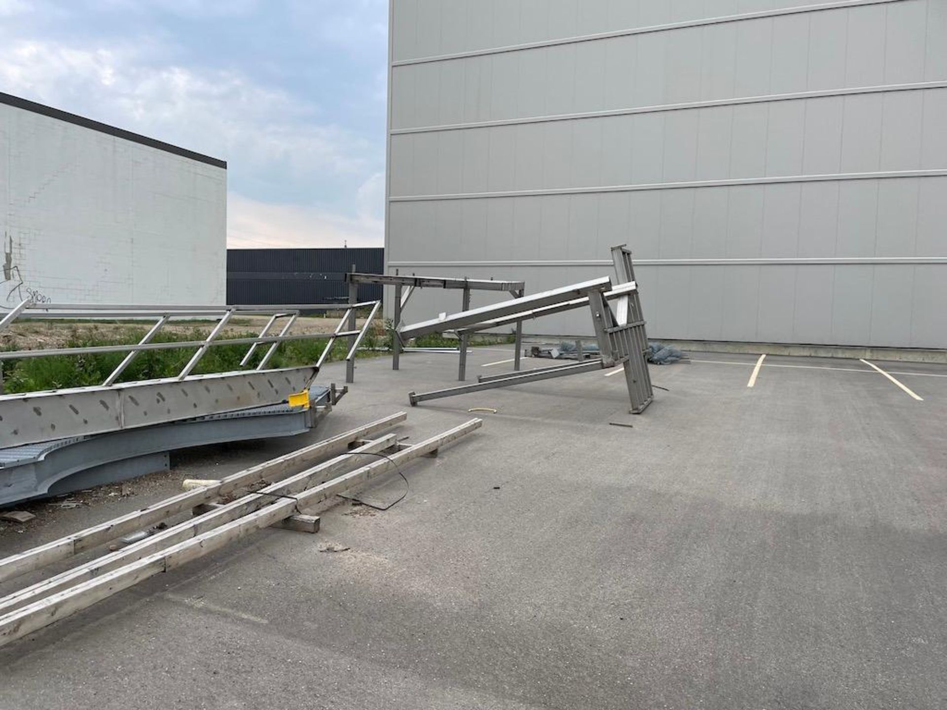 LOT ASSORTED STAINLESS STEEL AND STEEL PIPING UNDER LOT 144 CHILLER IN SOUTH YARD, ASSORTED STAINLES - Image 13 of 13