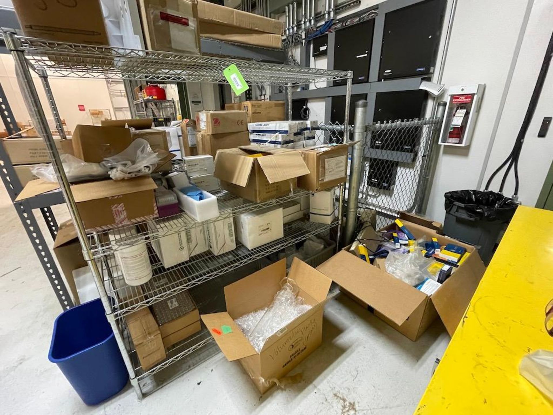 LOT 4 SHELF WIRE FRAME RACK W LARGE BOX OF AGILENT LAB GC PRODUCTS, AUTOSAMPLER SYRINGES, KINETEX LC