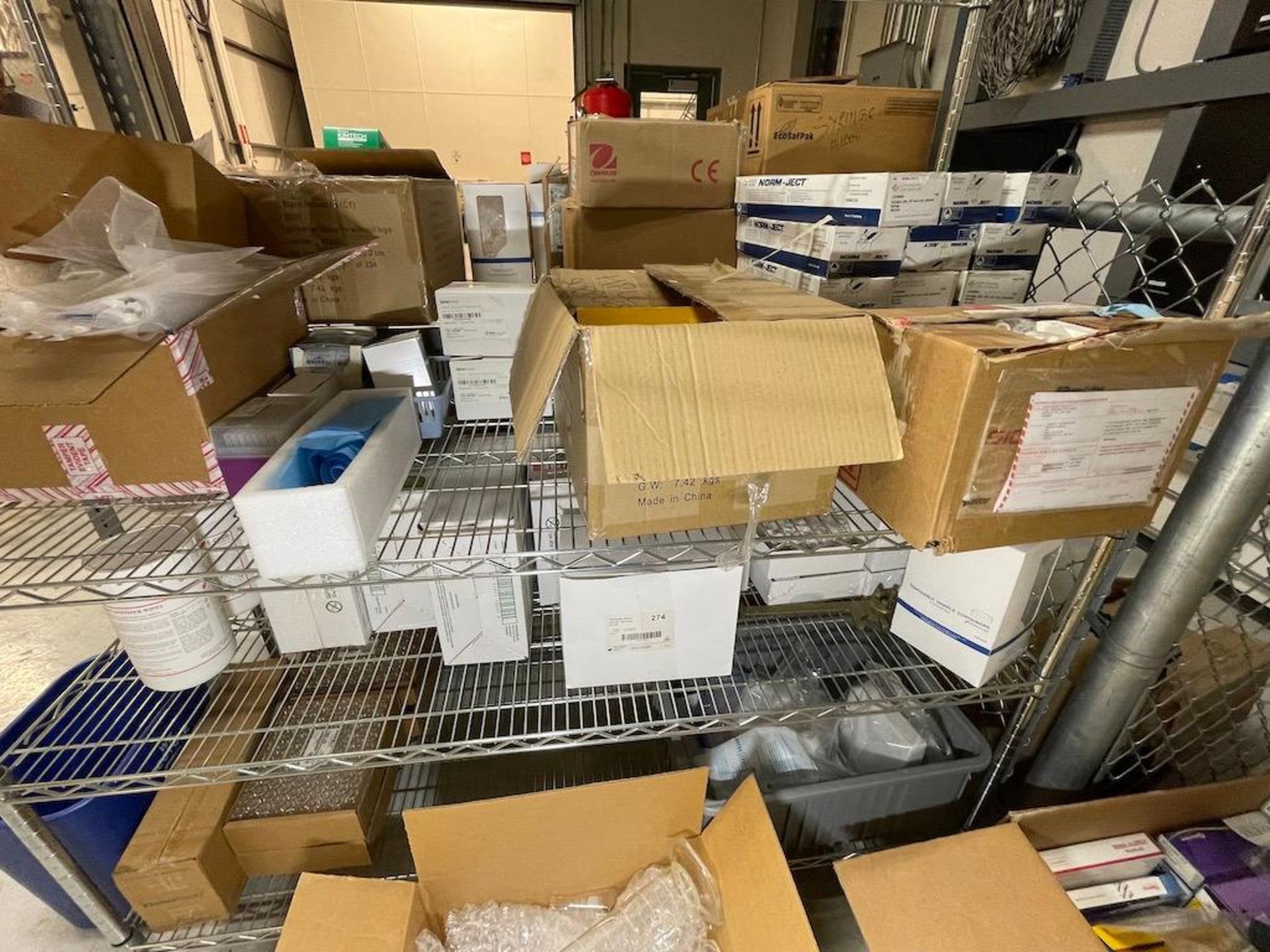 LOT 4 SHELF WIRE FRAME RACK W LARGE BOX OF AGILENT LAB GC PRODUCTS, AUTOSAMPLER SYRINGES, KINETEX LC - Image 9 of 22