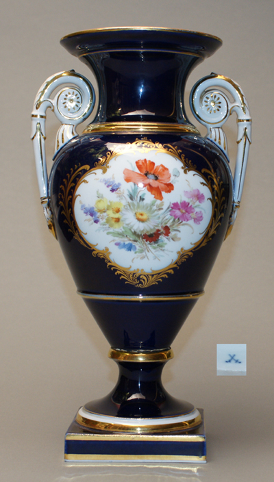 Vase mit feiner naturalistische Bukettmalerei, Meissen