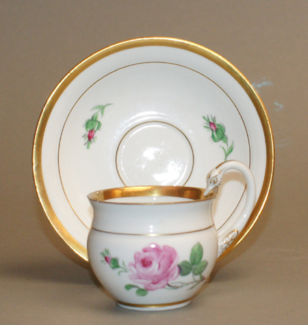 Zwei Meissen Schlangenhenkeltasse mit Untertasse mit roter Rose - Image 2 of 5