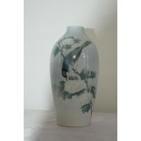 Vase mit Singvogel