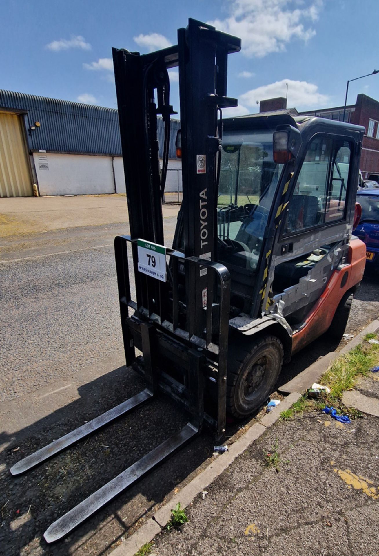 A TOYOTA Tonero 30 3000Kg capacity LPG Powered Ride-On Counter-Balance Forklift Truck, Serial No.