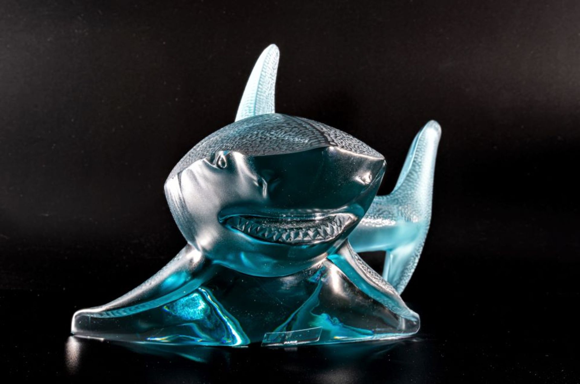A LALIQUE Large Shark Sculpture in Persepolis Blue Crystal. Product Code: 10673200. Hand Etched ' - Image 3 of 5