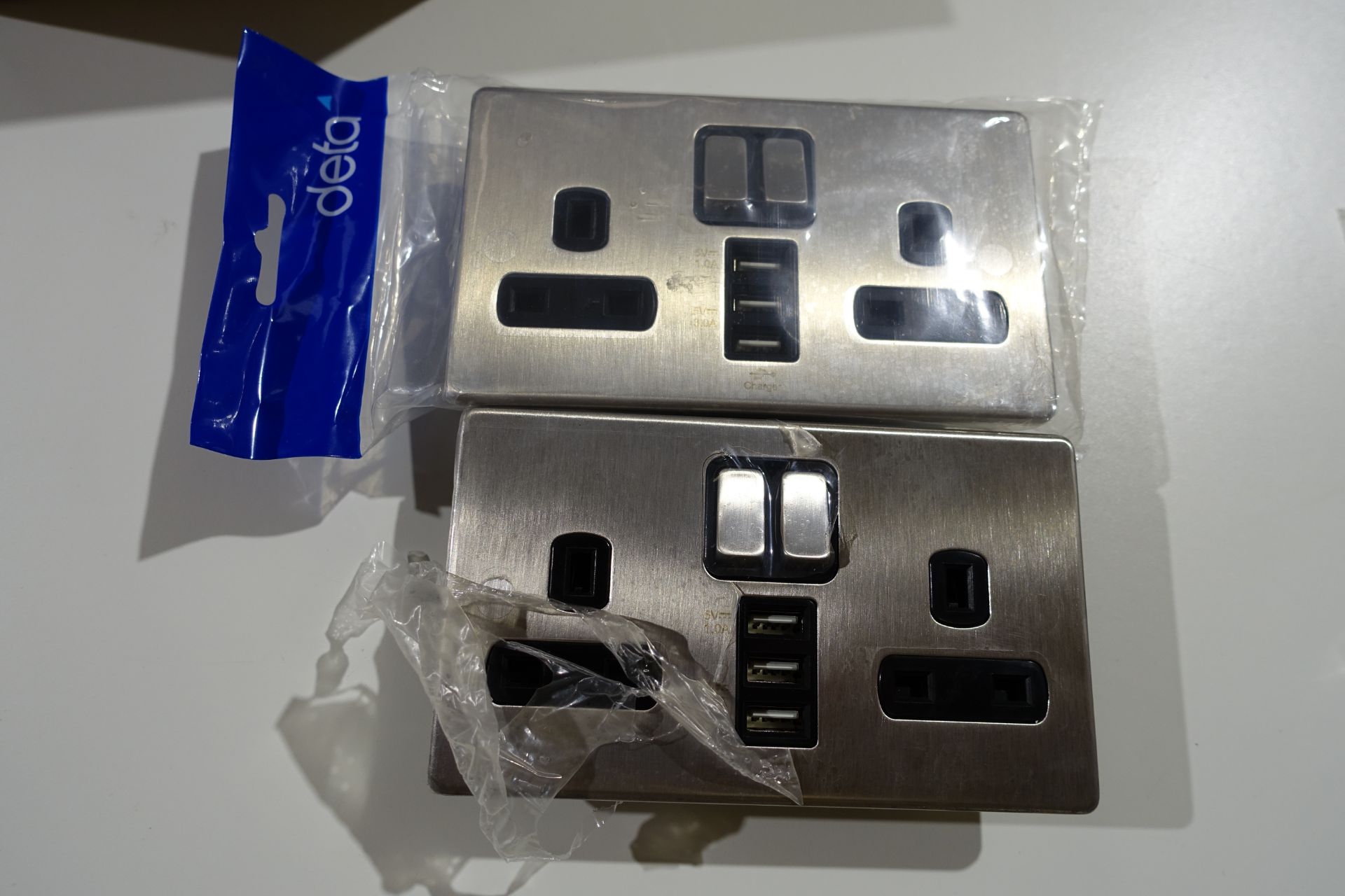 10 X DETA 8574SSB 13 Amp 2 Gang Switched Sockets with 2 x 1.0 A USB Sockets + 1 3.0 A USB Socket