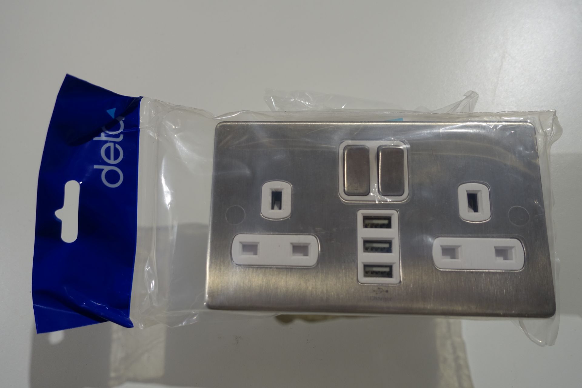 10 X DETA 8574SSW 13 Amp 2 Gang Switched Sockets with 2 X 1.0 A USB Sockets + 1 x 3.0 A USB Socket