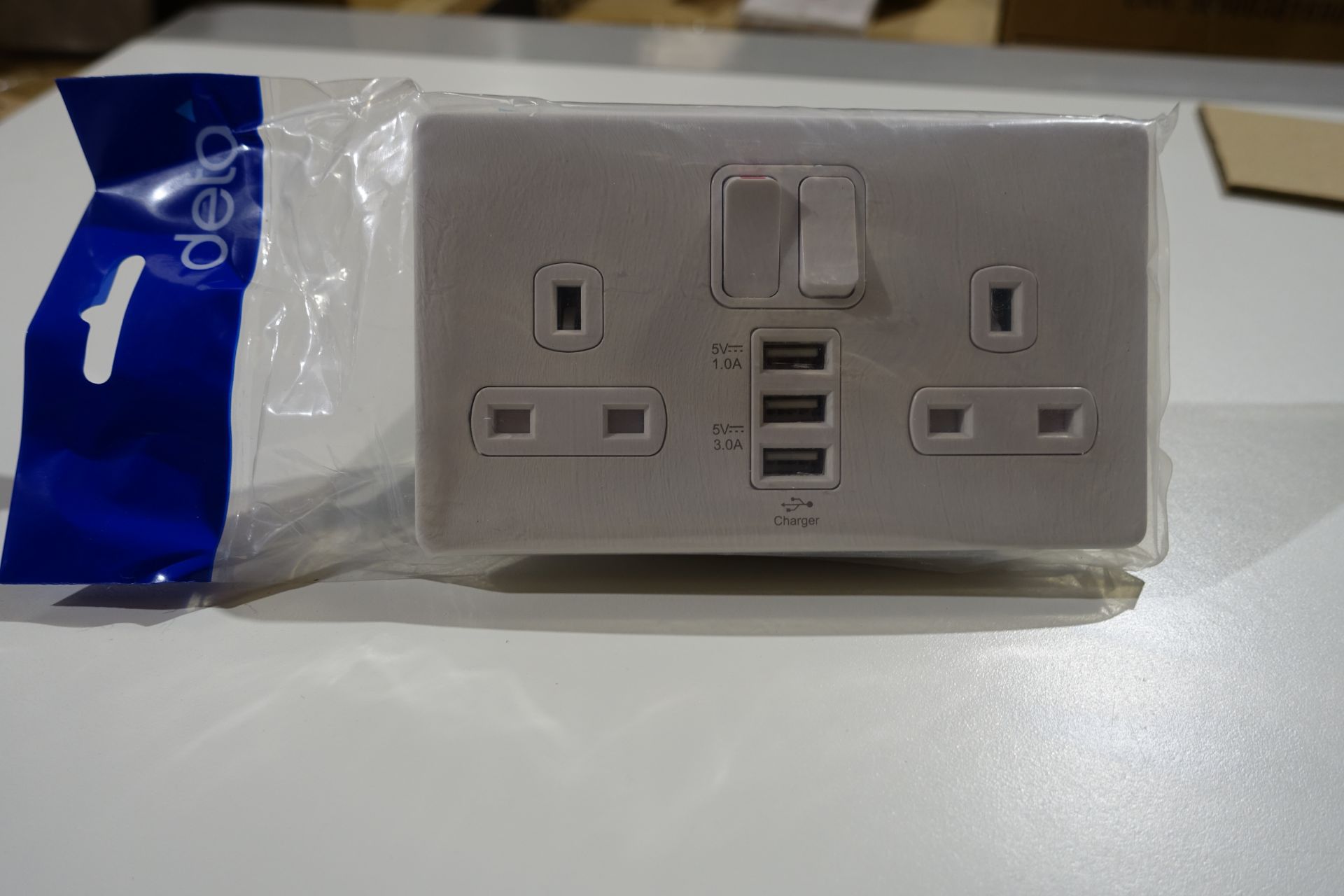 10 X DETA 8574WHW 13Amp 2 Gang Switched Sockets with 2 x 1.0 A USB Sockets + 1 x 3.0 A USB Socket