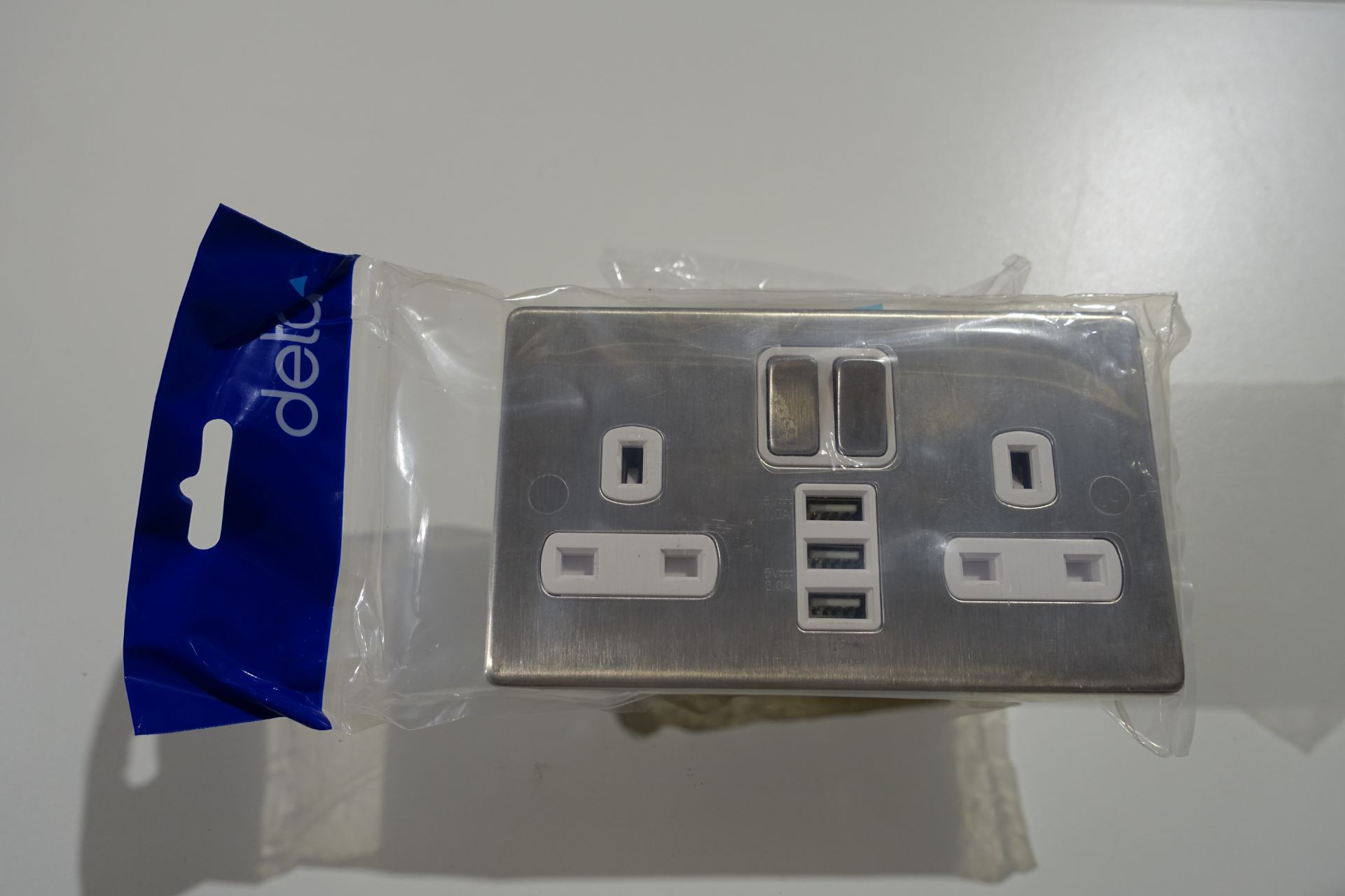 10 X DETA 8574SSW 13 Amp 2 Gang Switched Sockets with 2 X 1.0 A USB Sockets + 1 x 3.0 A USB Socket