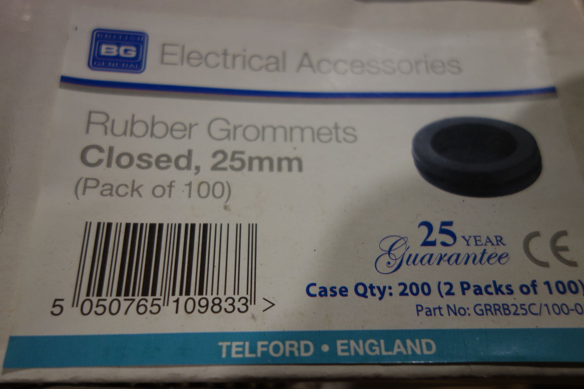 40 x Packs of British General 35489 25mm Closed Rubber Grommets 200 Per Pack Black