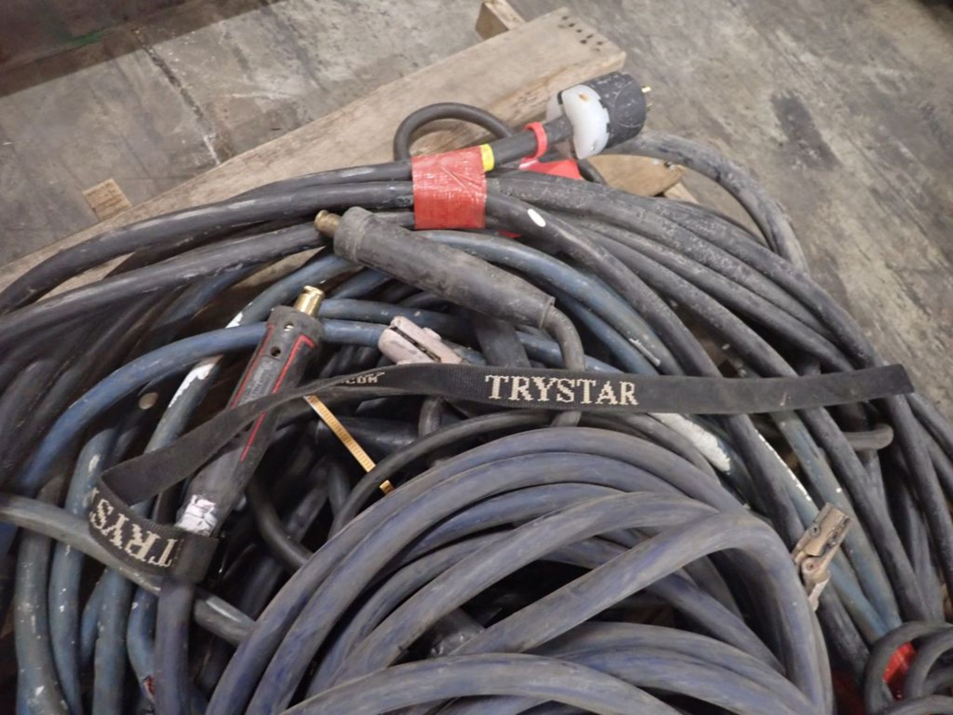 Lot of Assorted Cords, Hoses, and More - Image 5 of 7