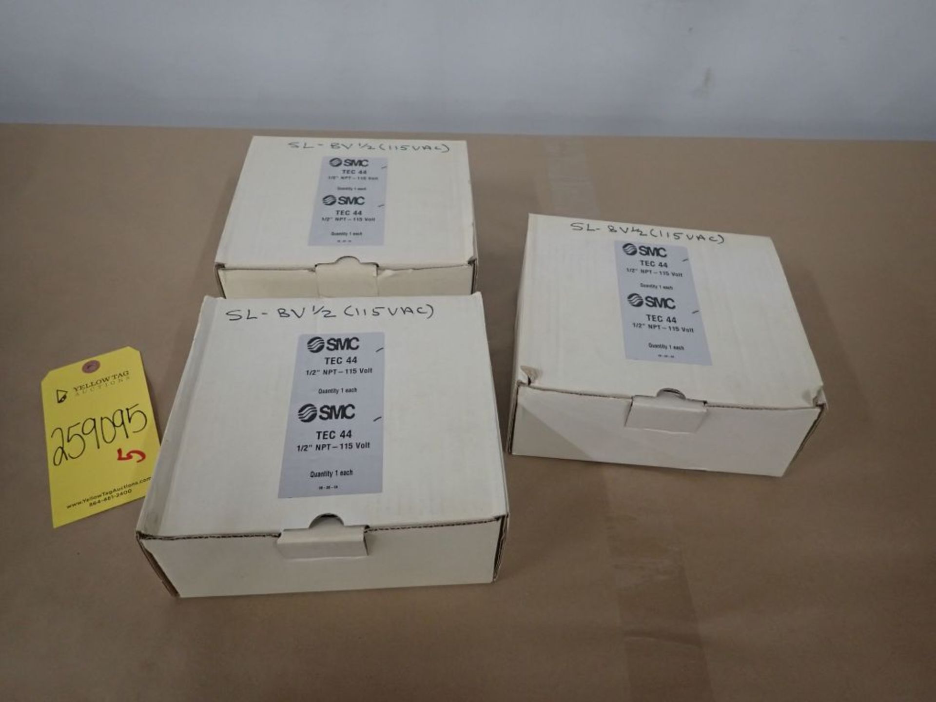 Lot of (3) SMC Valves - Image 2 of 5