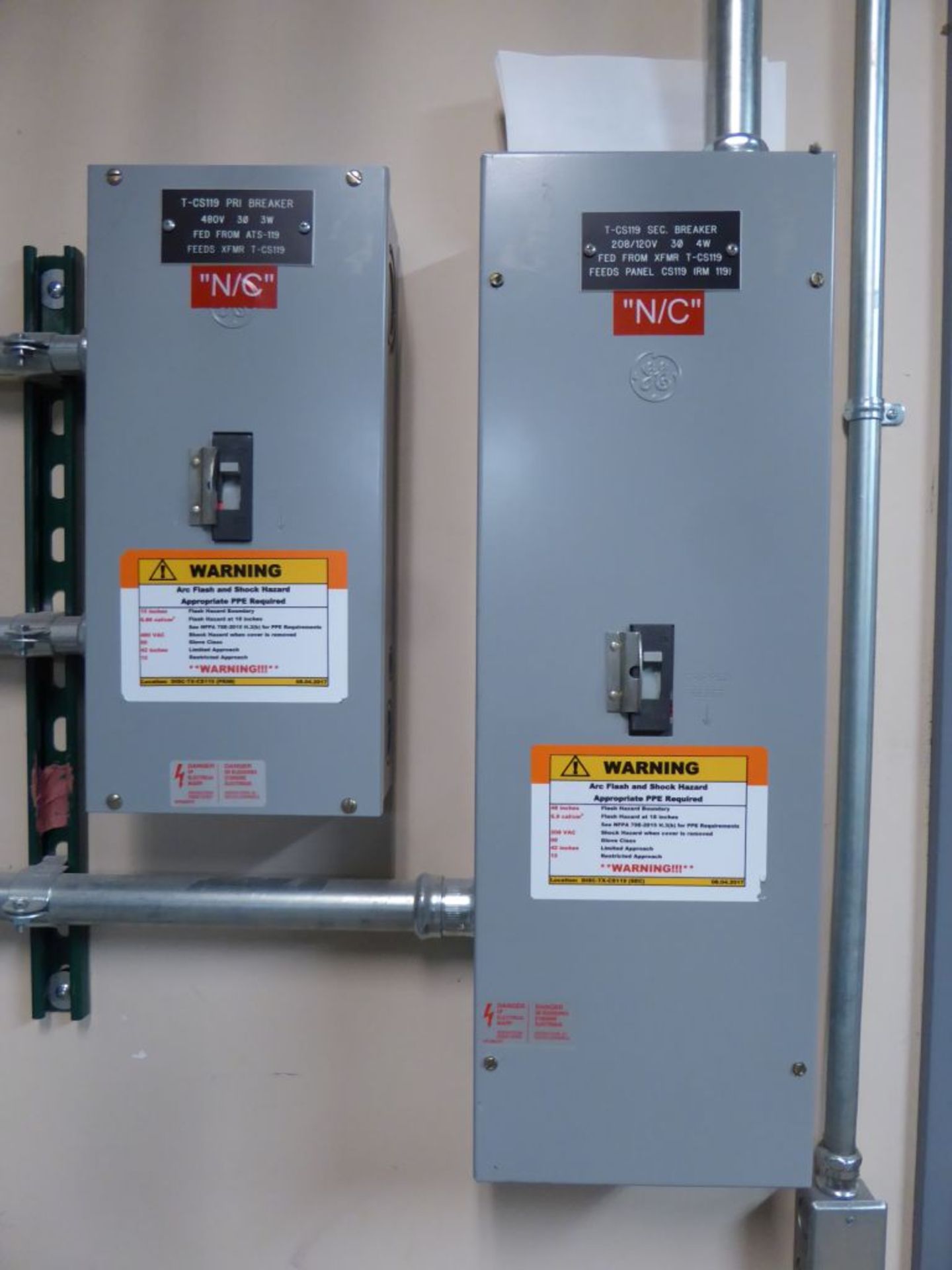 Spartanburg, SC - Lot of (2) GE Breakers