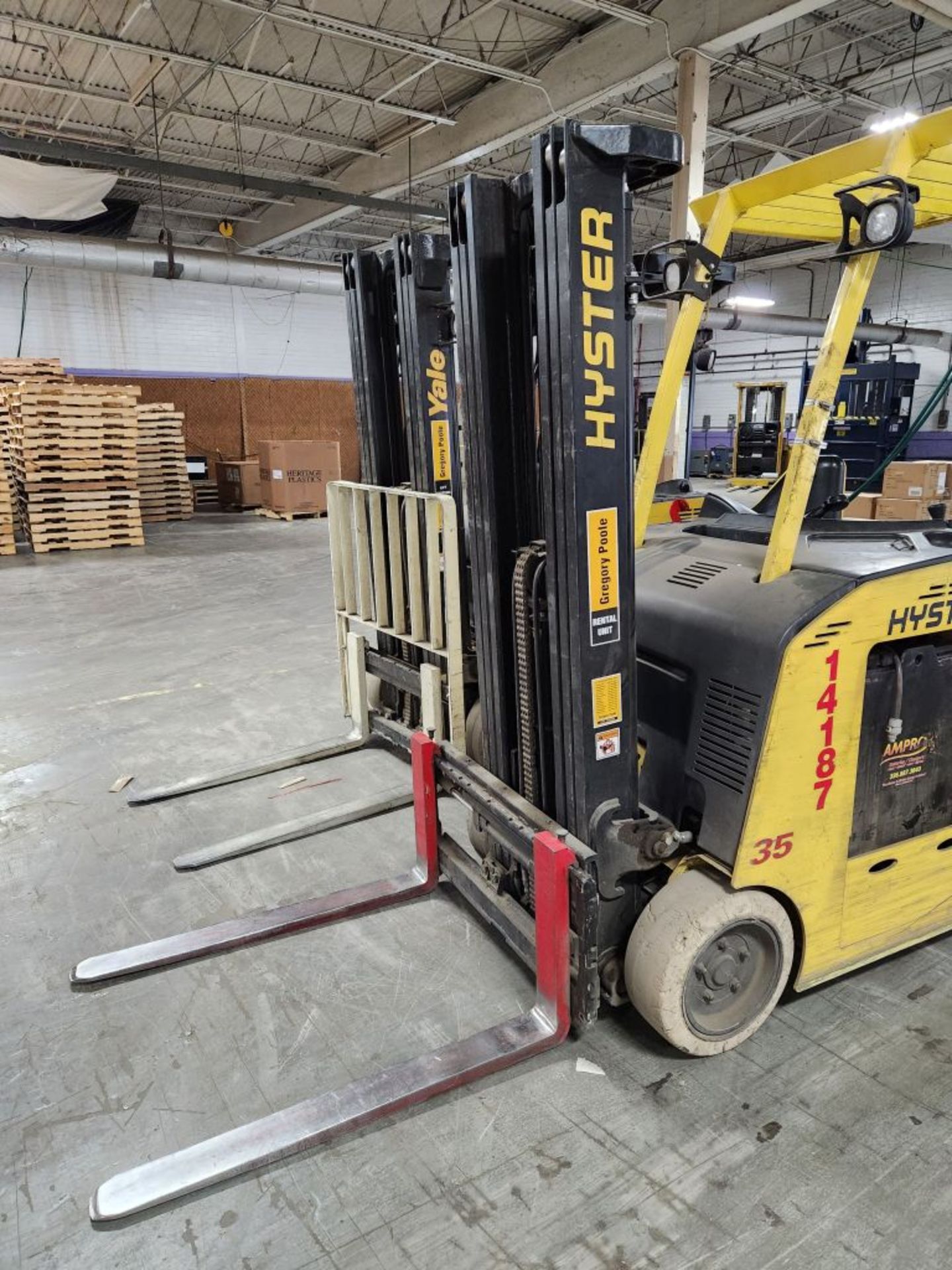 Hyster 36V Electric Standup Lift - Image 4 of 10