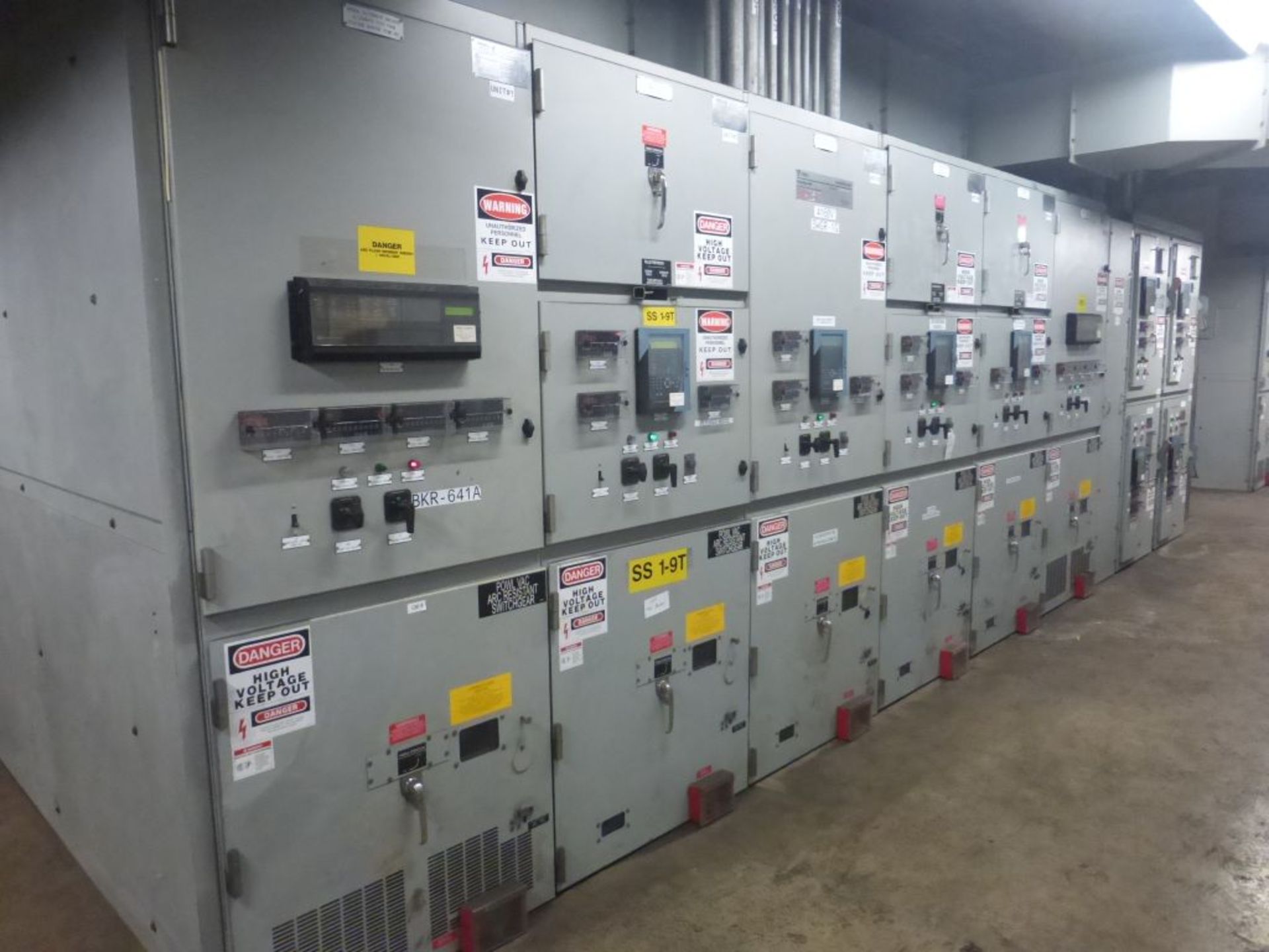 Powell 3000A Arc Resistant MV Metal Clad Switchgear - Image 3 of 55