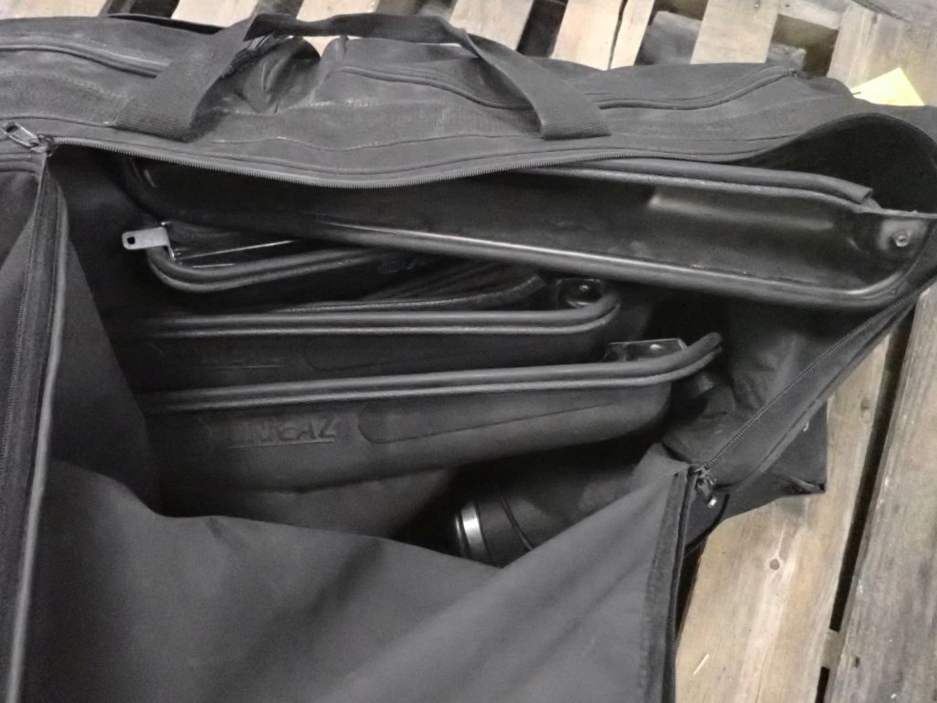 Drieaze Portable Duffle Bag - Image 3 of 5