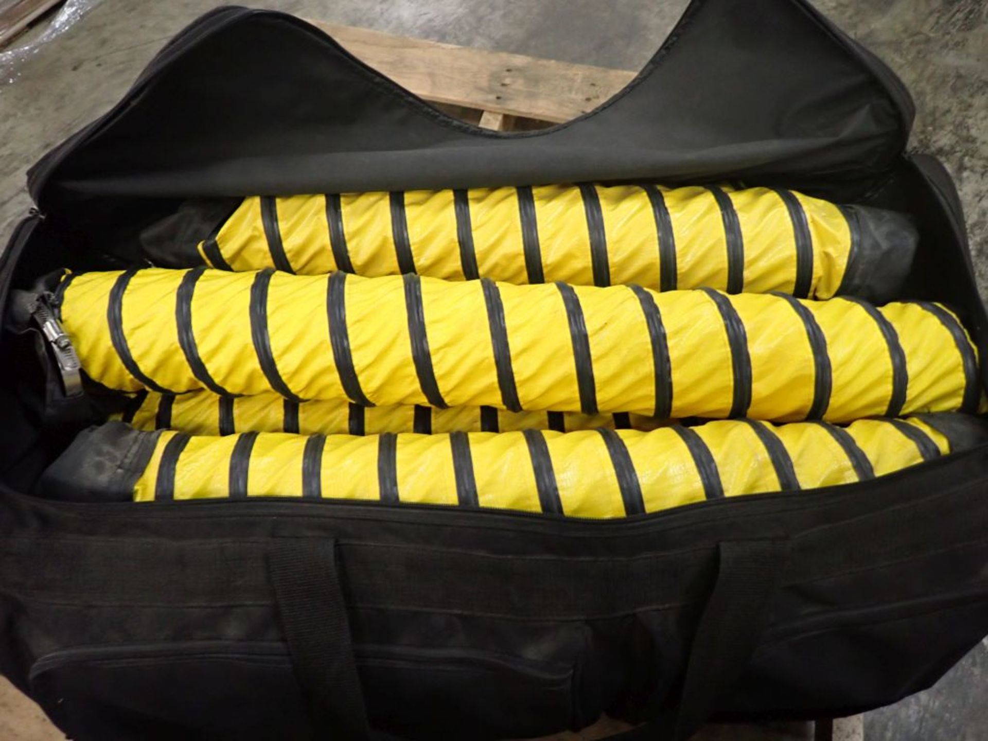 Drieaze Portable Duffle Bag - Image 3 of 5