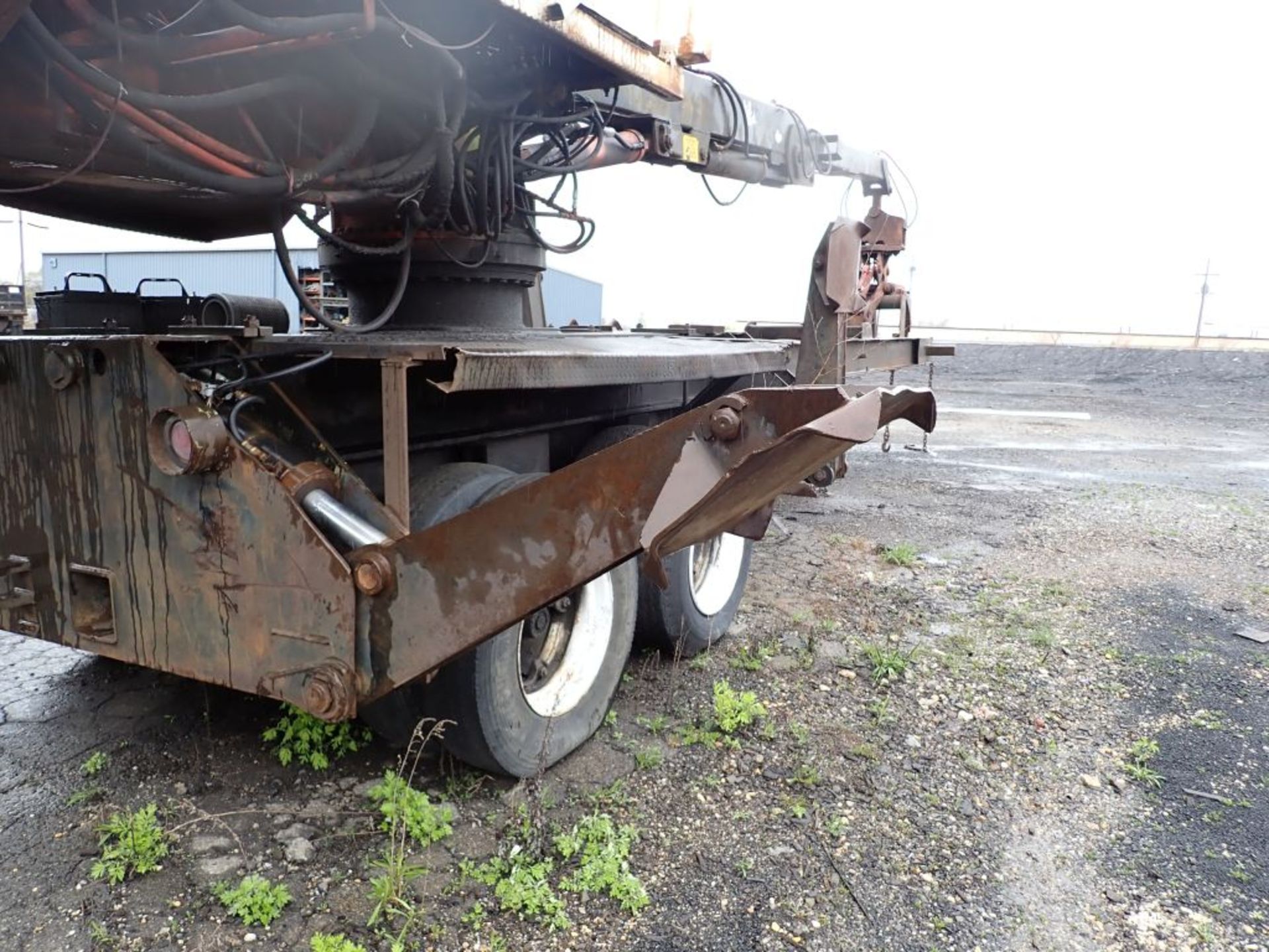 Hood 2400 Trailer Log Loader w/John Deere Engine - Image 6 of 27