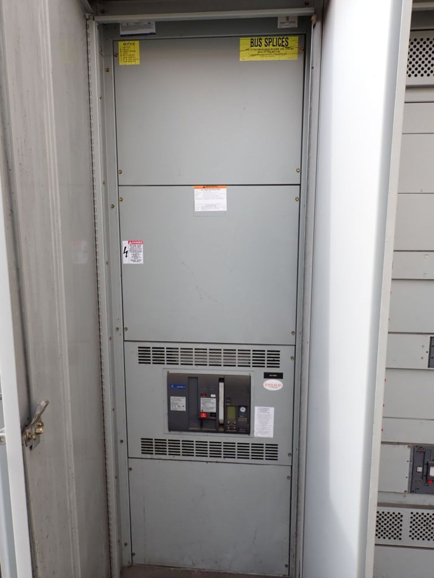 GE 4000A Switchgear - Image 8 of 21