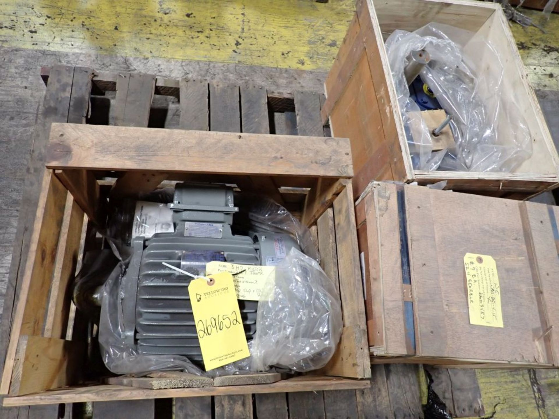 Lot of (1) Motor and (2) Gearboxes