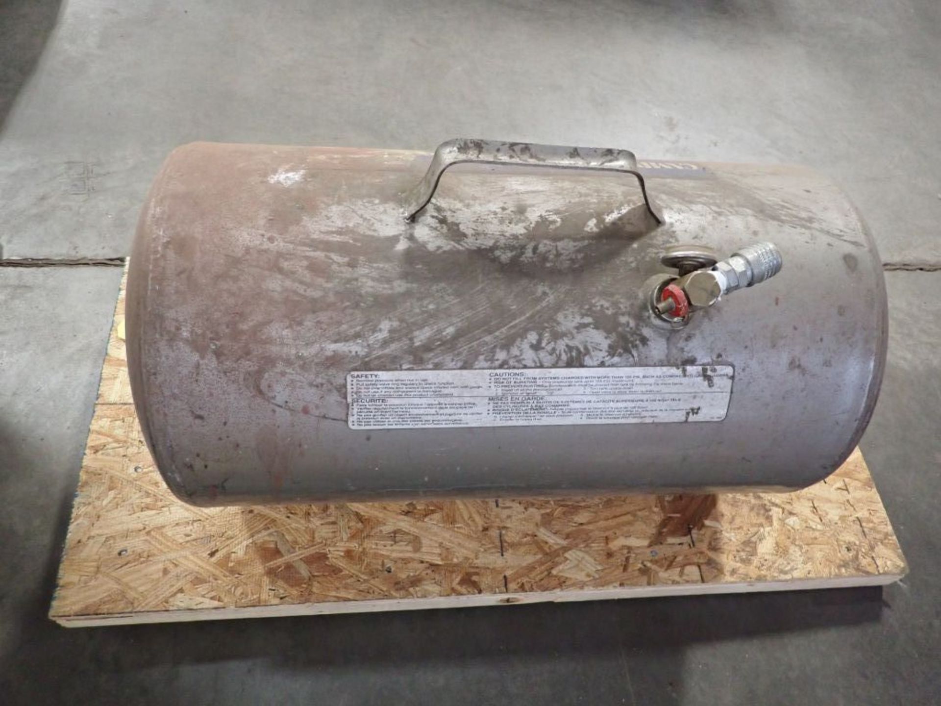 Campbell Hausfeld 11-Gallon Air Carry Tank - Image 2 of 6