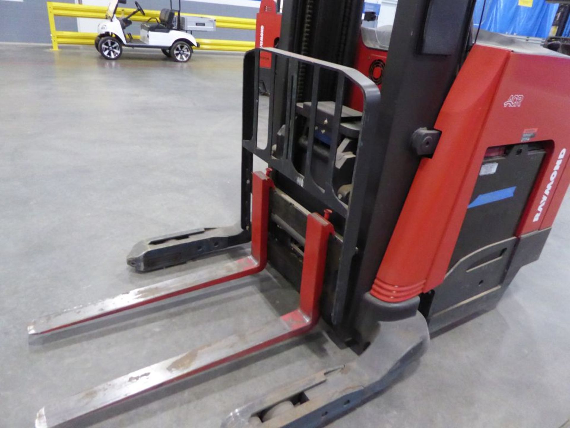 Raymond 7500 Universal Stance Reach Forklift - Image 6 of 10