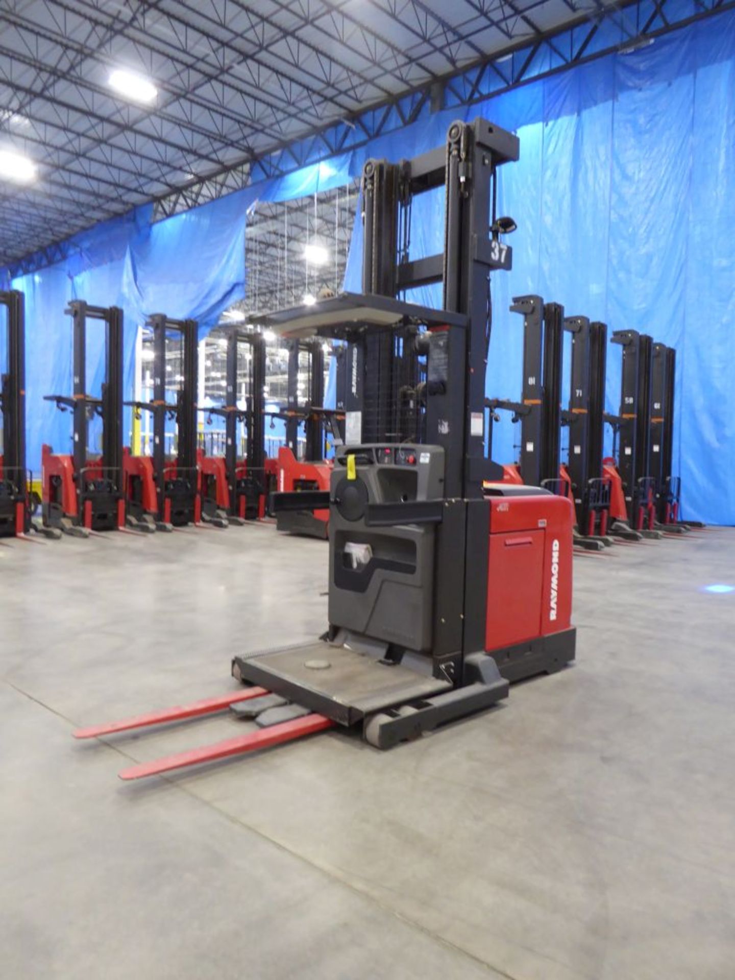 Raymond 5600 Order Picker Forklift