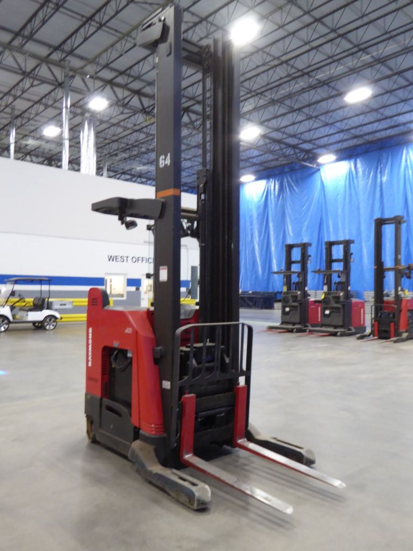 Raymond 7500 Universal Stance Reach Forklift - Image 3 of 9