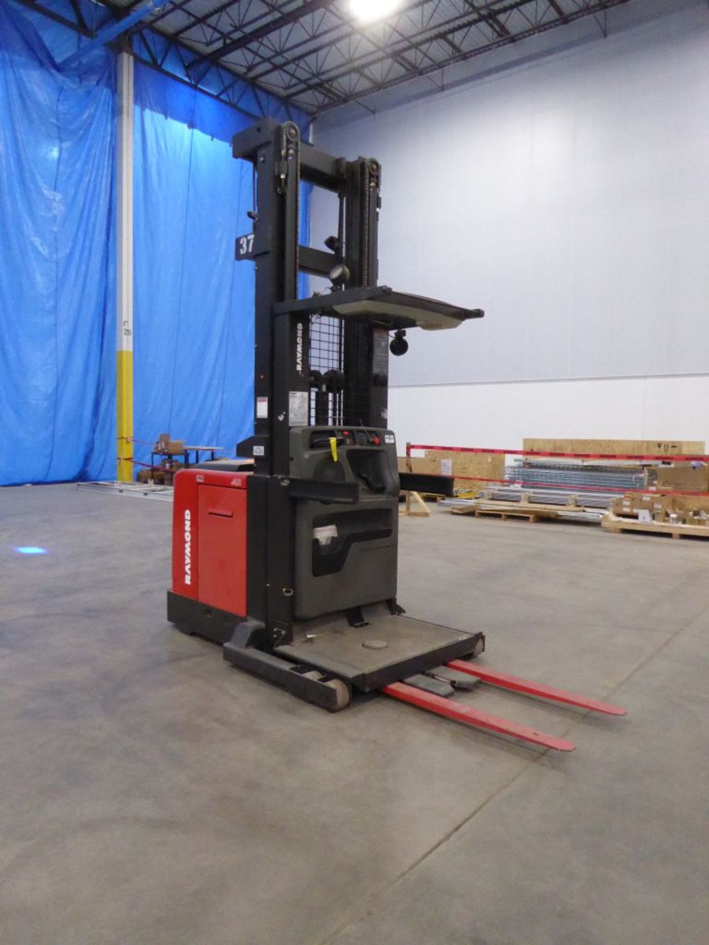 Raymond 5600 Order Picker Forklift - Image 2 of 9