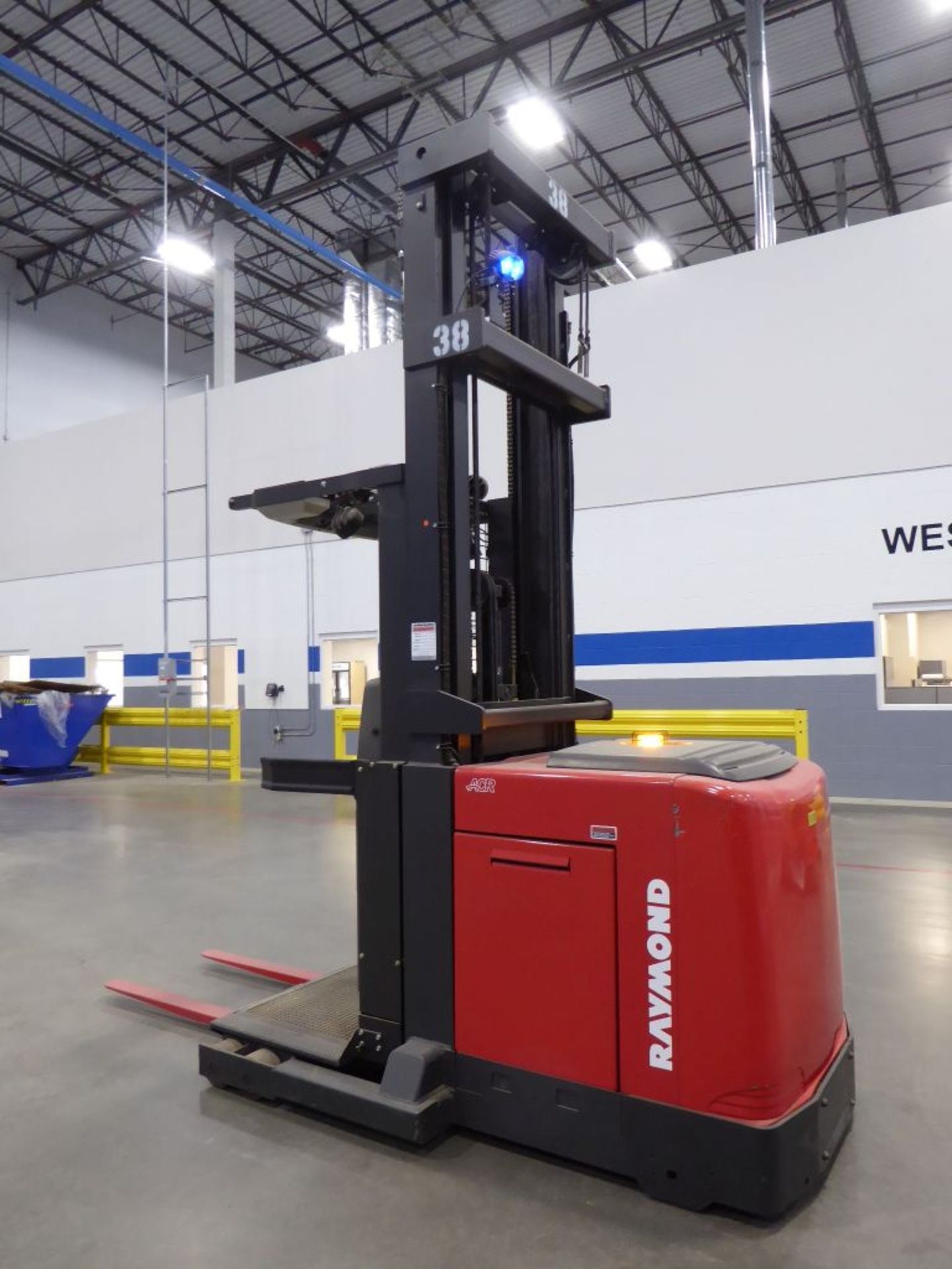 Raymond 5600 Order Picker Forklift - Image 3 of 9