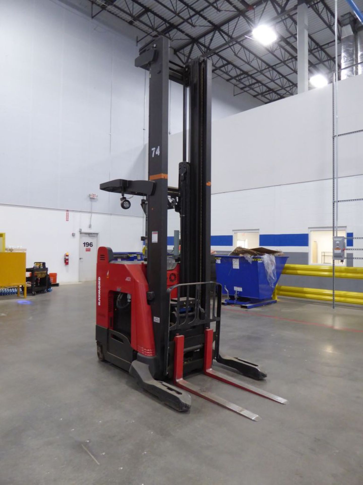 Raymond 7500 Universal Stance Reach Forklift