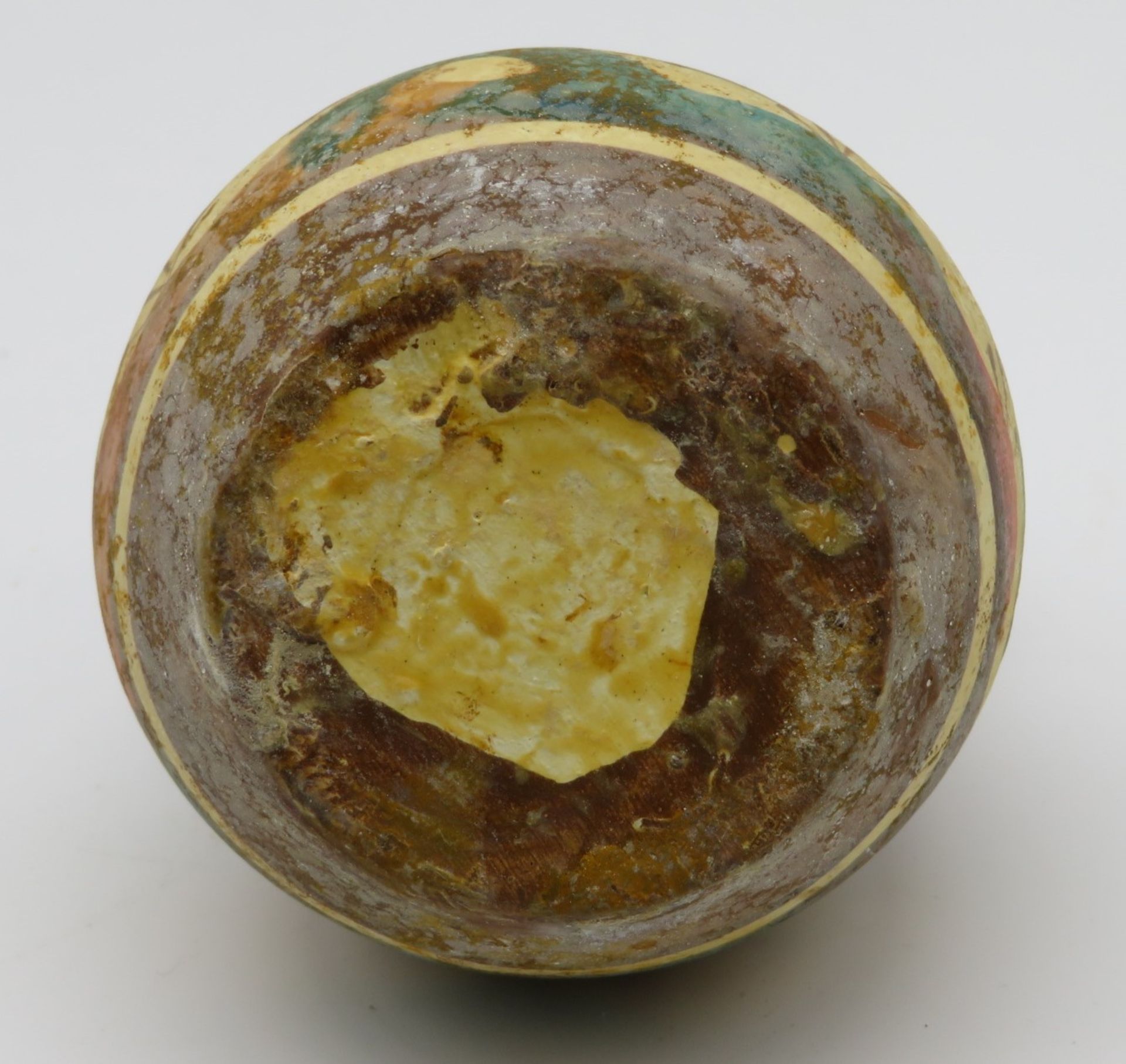 Vase mit 2 seitlichen Handhaben, Griechenland, Ton mit polychromer Bemalung, h 9 cm, d 8 cm. - Bild 2 aus 2