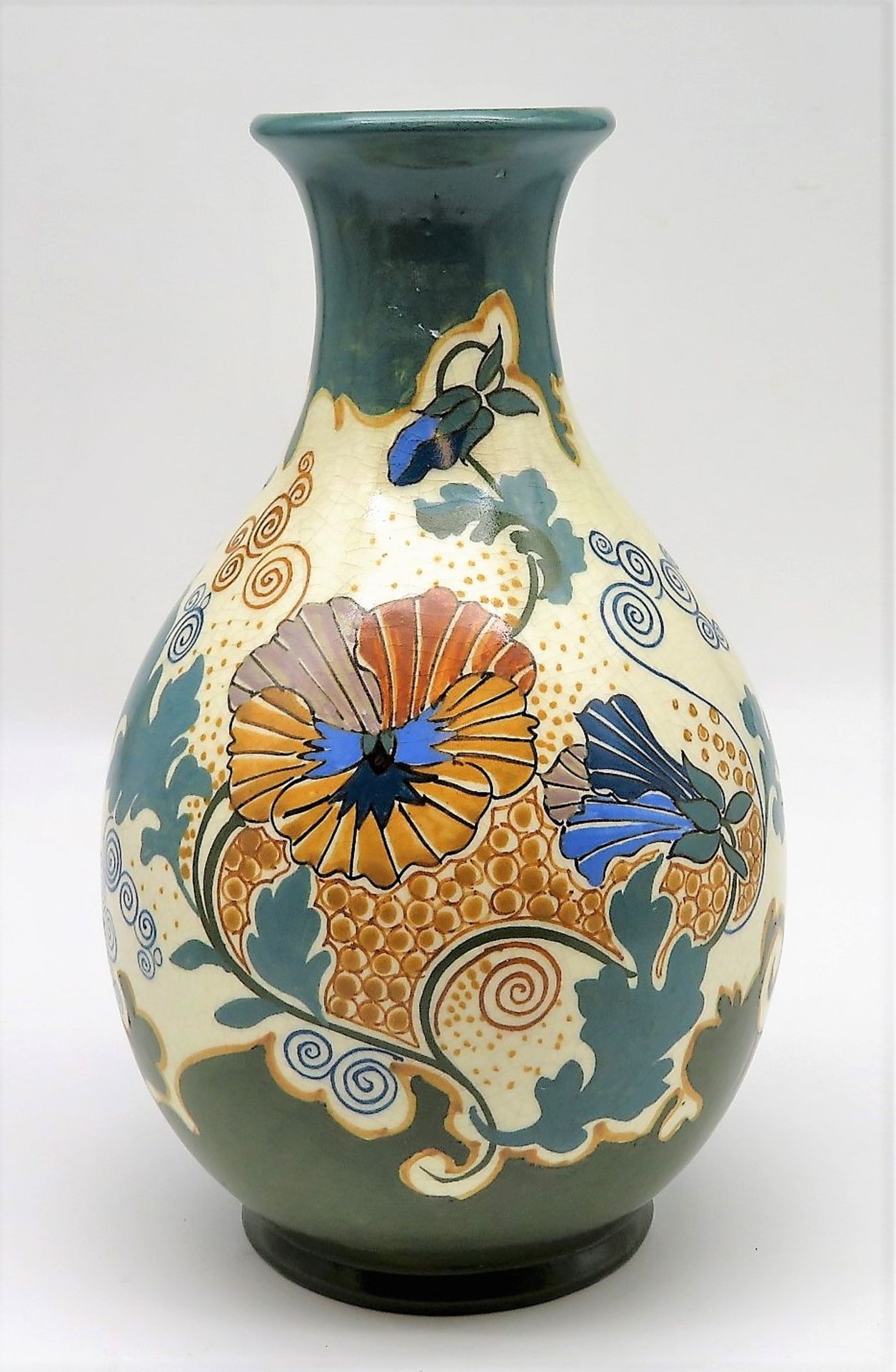 Jugendstil Vase, Niederlande, Arnhem, um 1900, sign. "Pensée", Fayence mit polychromer Bemalung, h