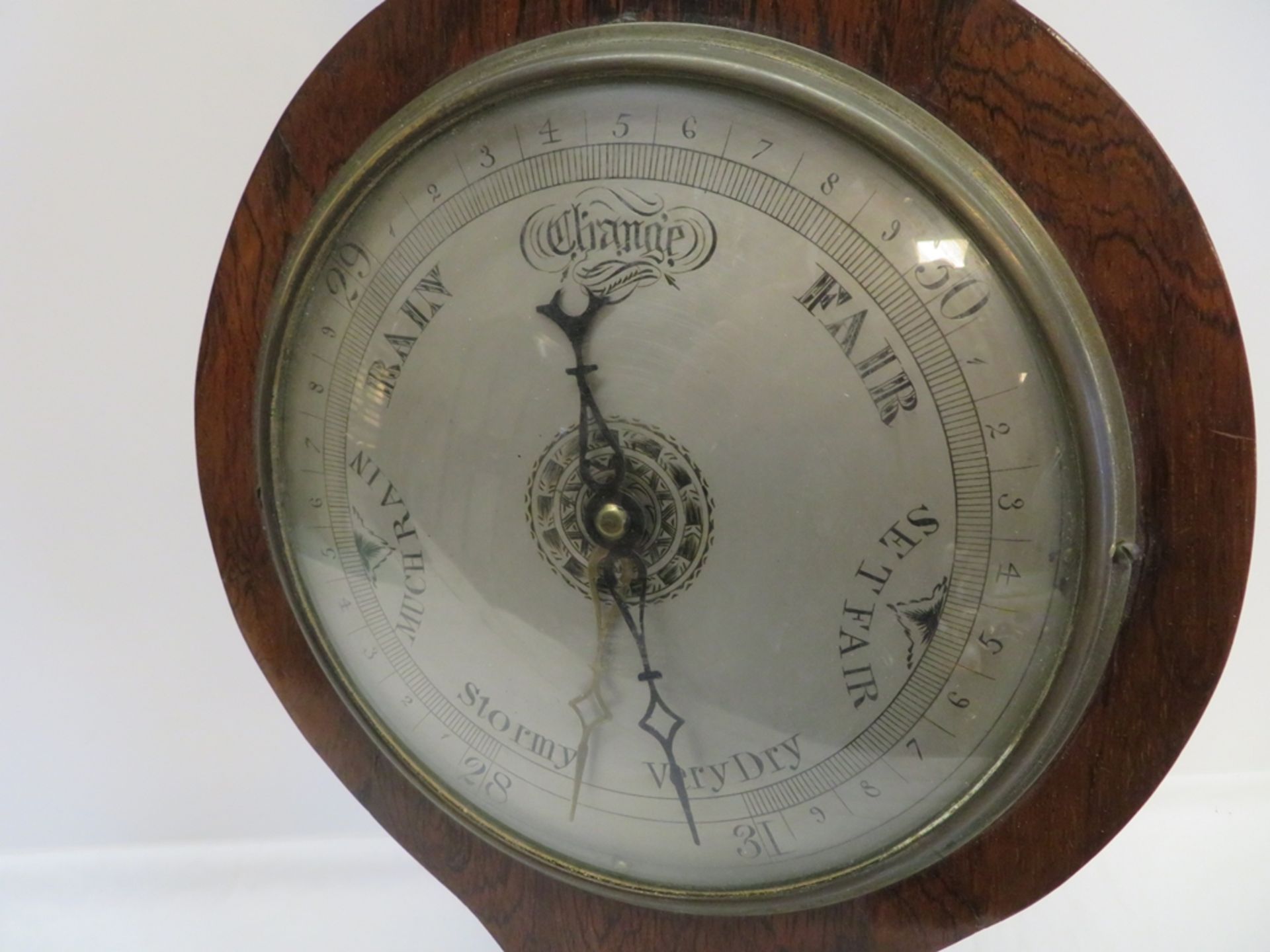Barometer, England, 19. Jahrhundert, Edelholzfurnier, Quecksilber, 95 x 25,5 x 3,5 cm. - Bild 2 aus 2