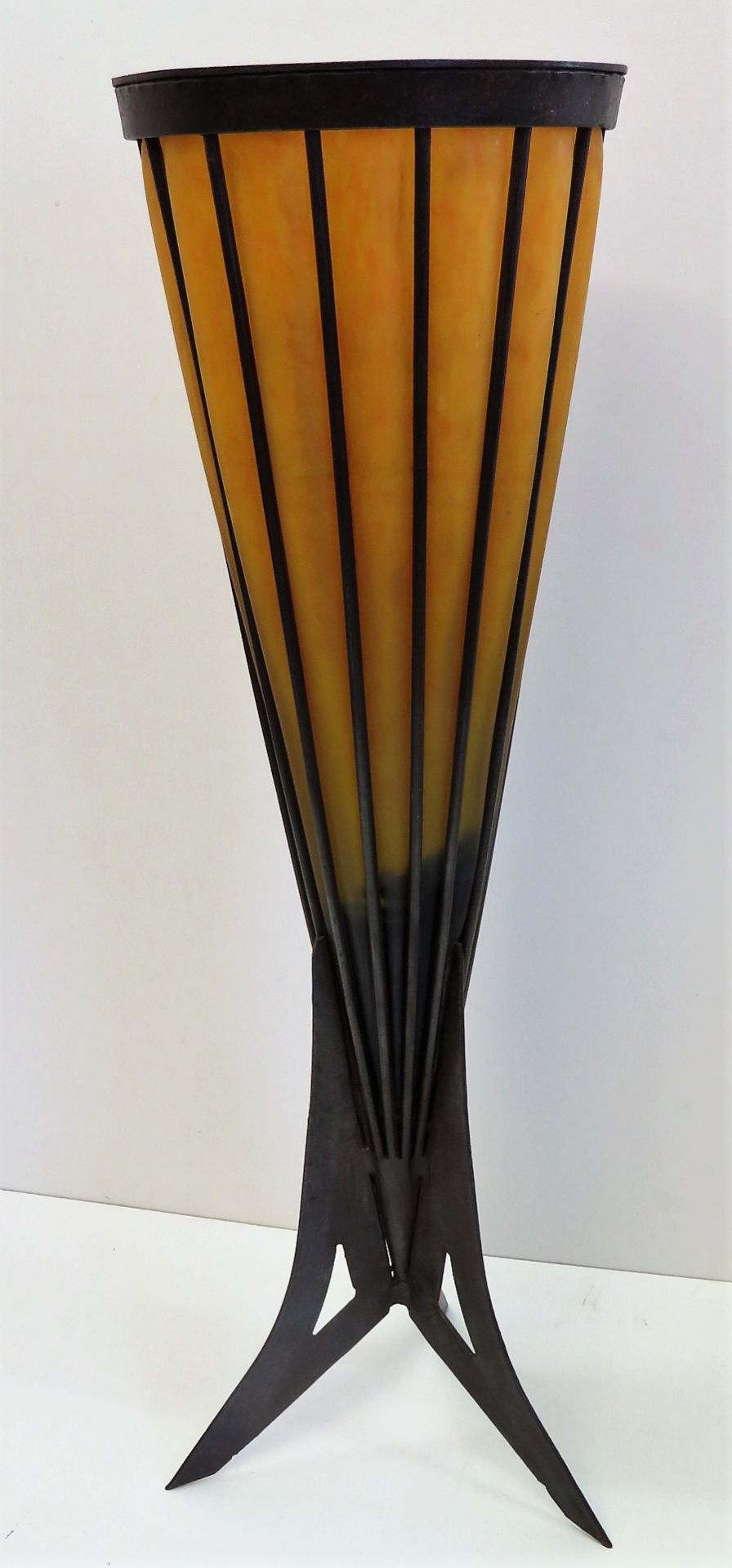 Große Vase, Frankreich, Art déco, orangefarben und blau eingeschmolzenes Glas, in Eisen geblasen, h