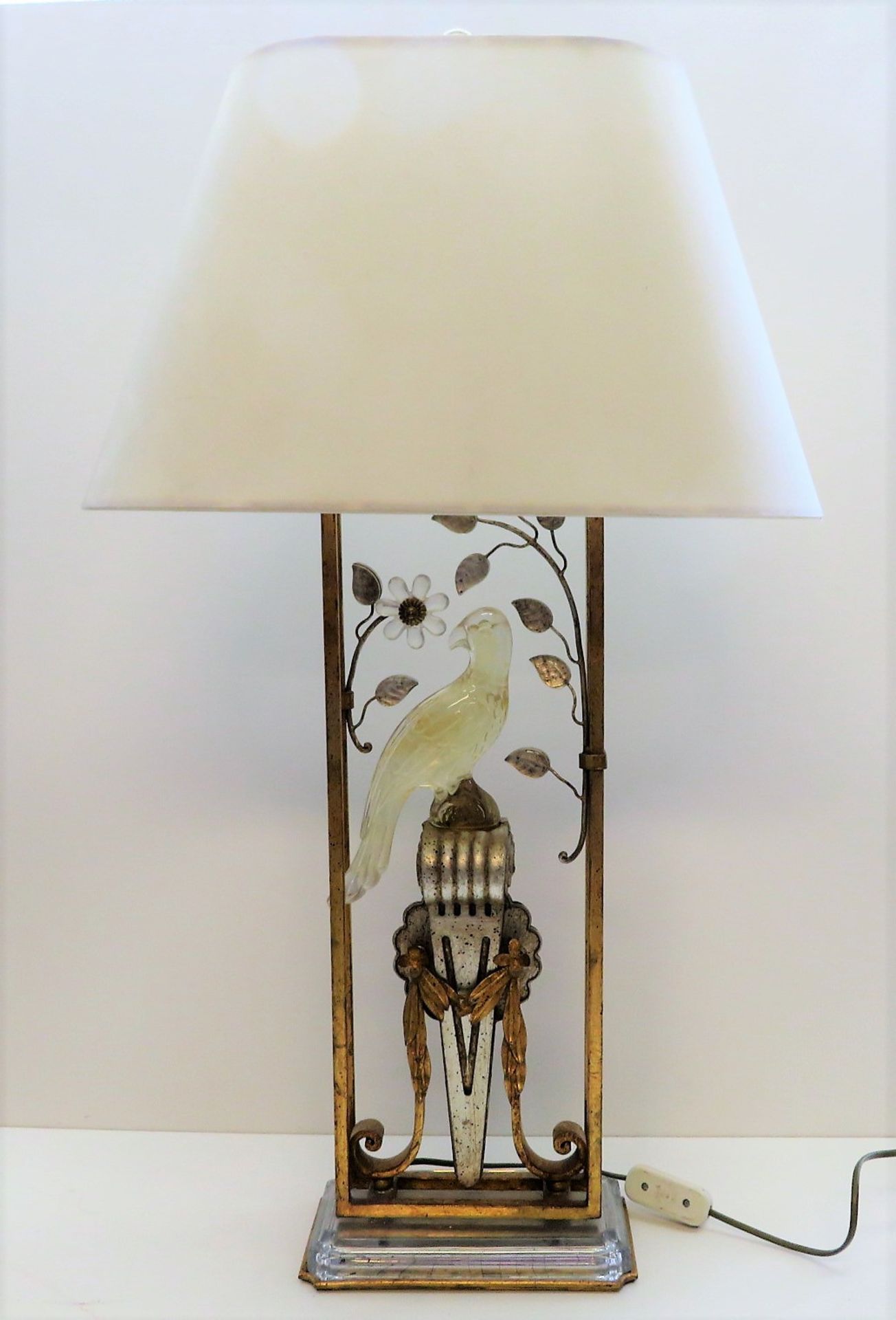 Designer Tischlampe, Italien, sitzender Vogel mit vegetabiler Verzierung, farbloses, geschliffenes 