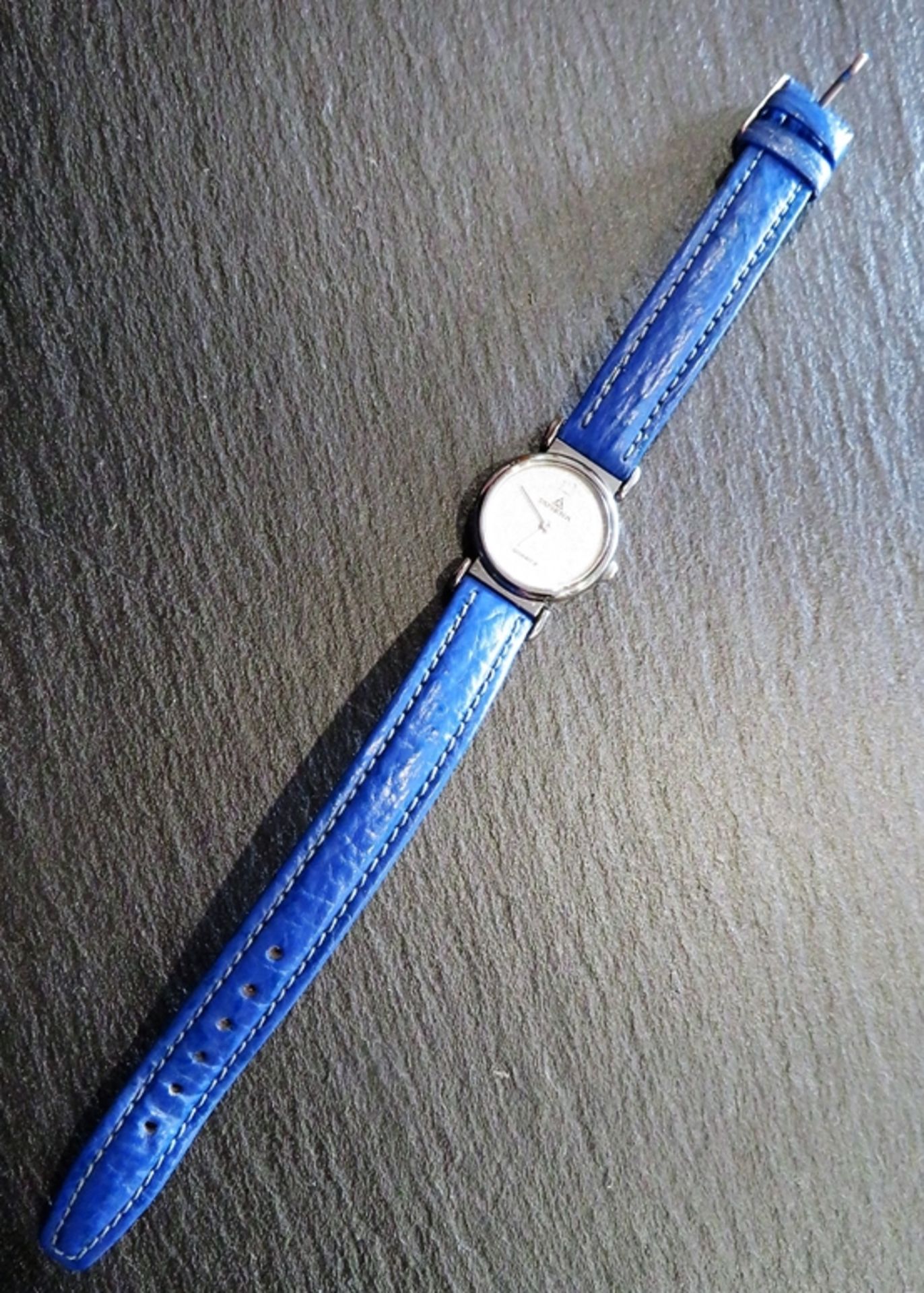 DAU, Dugena, Gehäuse Edelstahl, Quarzwerk, blaues Lederband, Batterie leer, d 2,4 cm. - Image 2 of 2