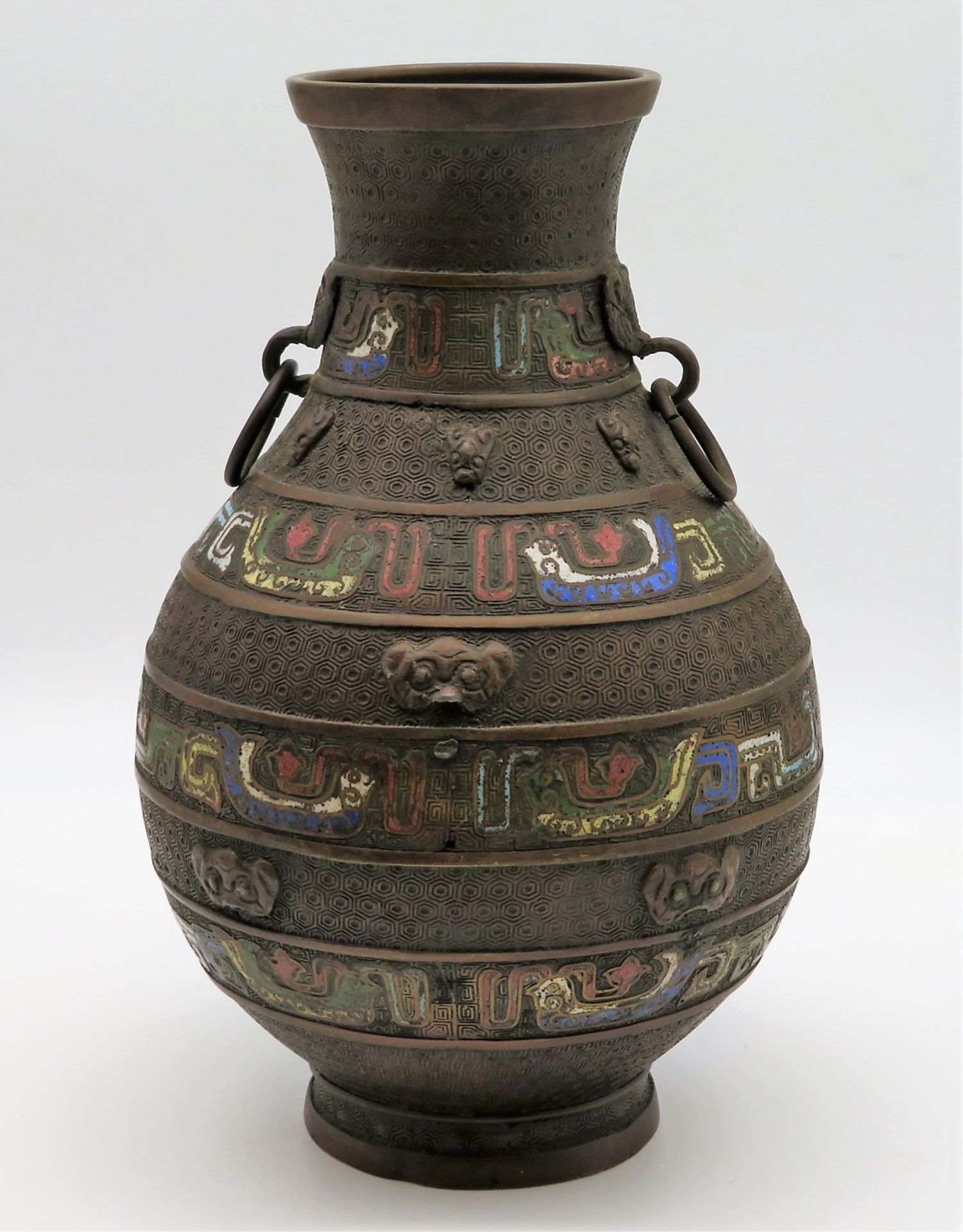 Cloisonné Vase, China, um 1900, Bronze mit farbigen Einschmelzungen, h 31,1 cm, d 19,5 cm.