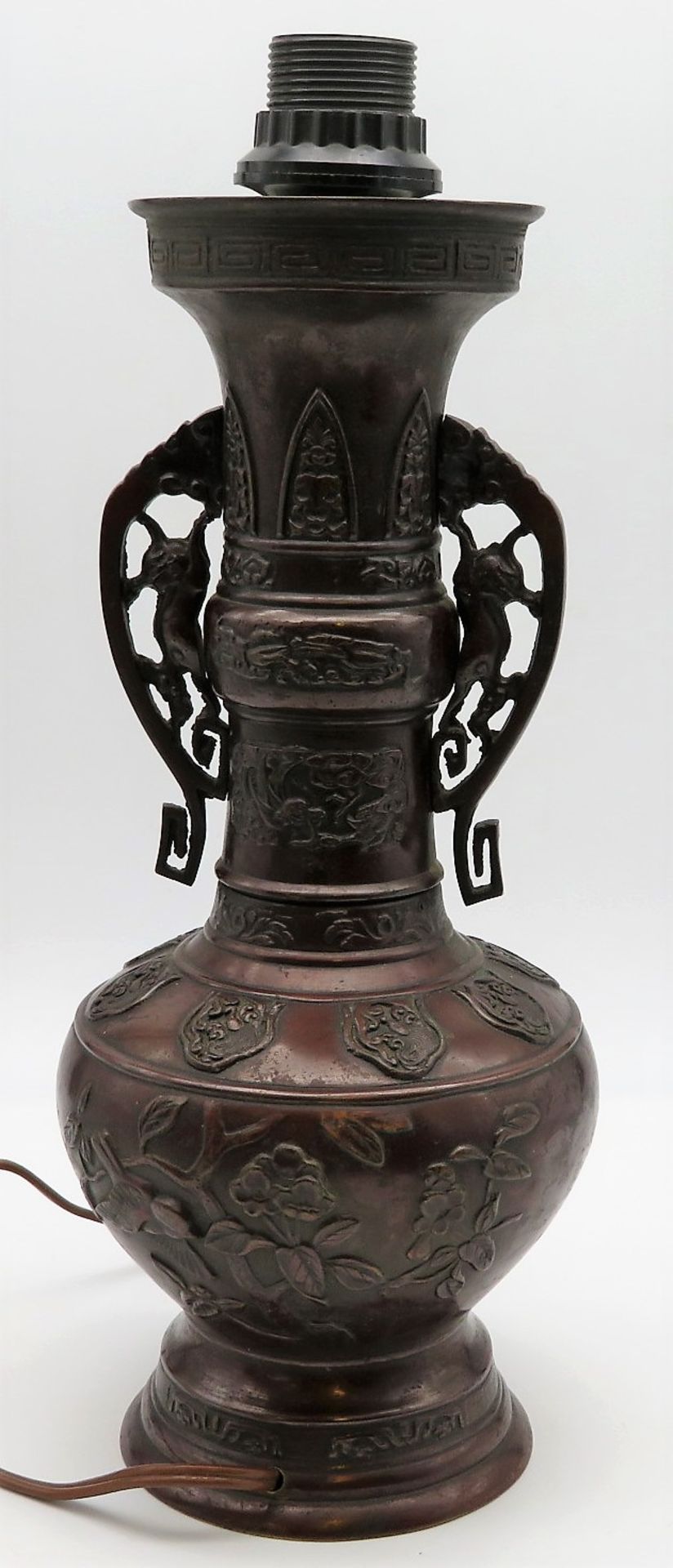 Vase mit 2 seitlichen Handhaben, Japan, Meiji Periode, 1868 - 1912, Bronze mit reichem Reliefdekor, - Image 2 of 2
