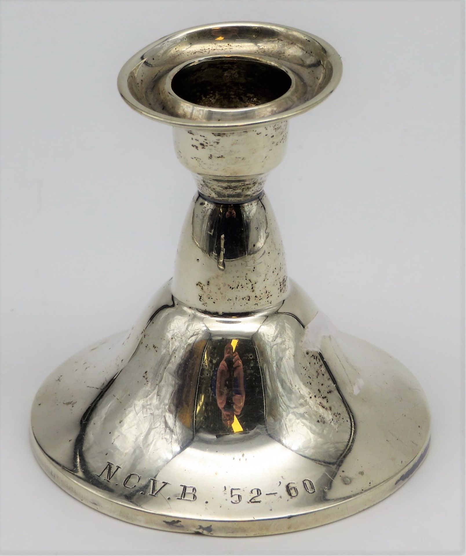 Kerzenleuchter, einflammig, Silber 835/000, punziert, gefüllt, brutto 71 g, h 7 cm, d 7,5 cm.