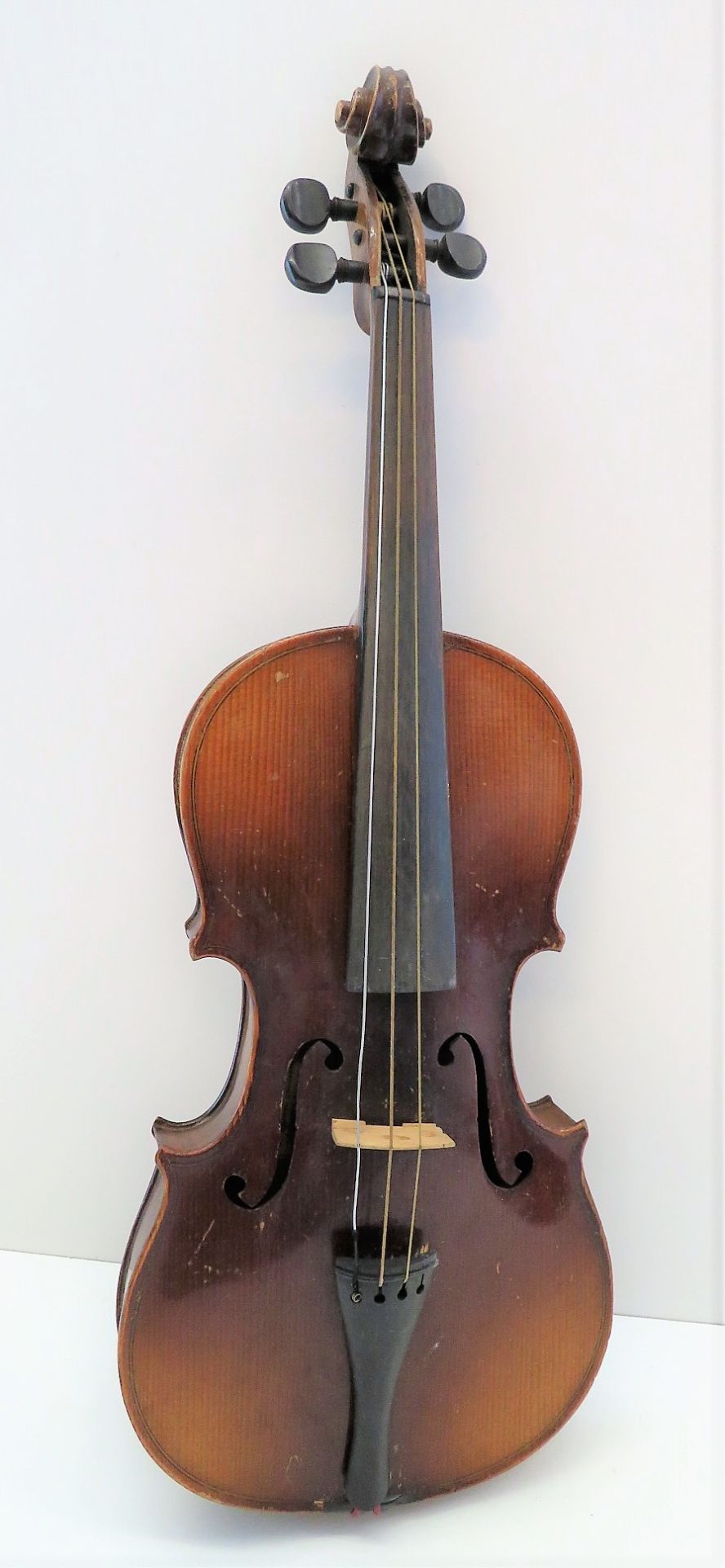 Alte Geige, Etikett "Ladislav F. Prokop 1929", Gebrauchsspuren, 56 x 20 x 6 cm.