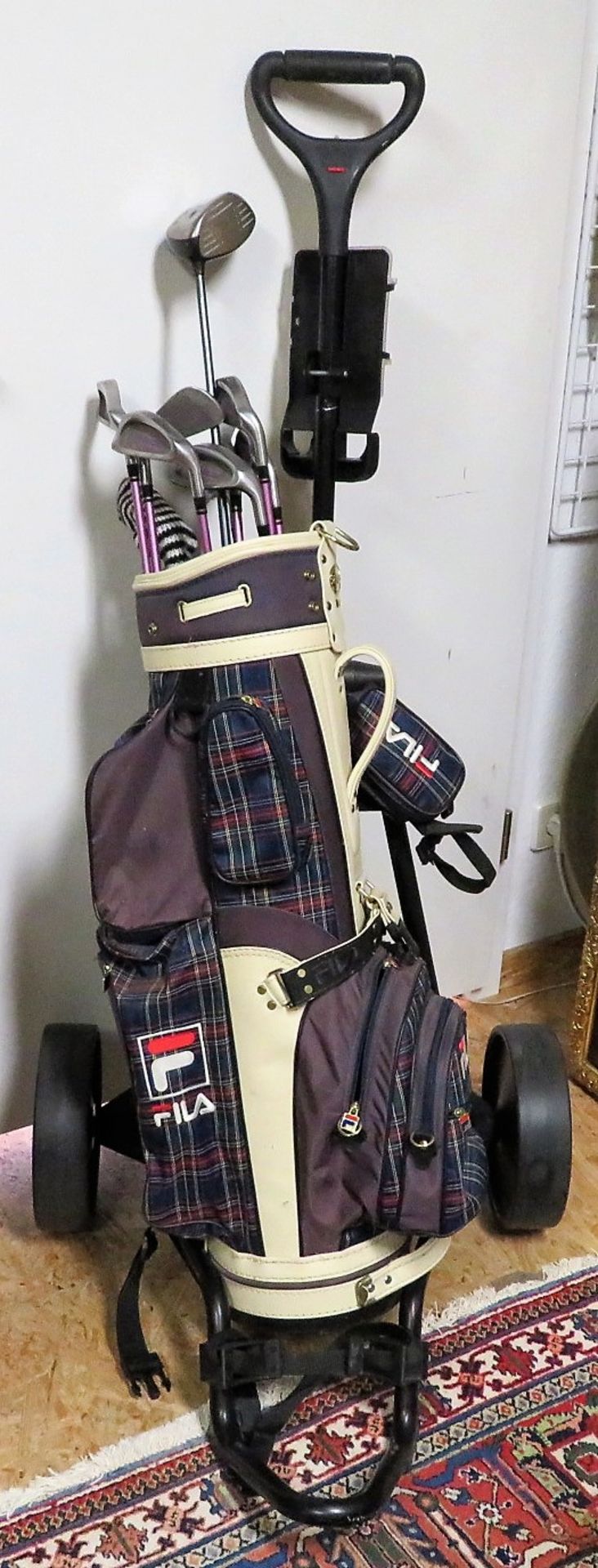 Golfbag, Fila, hierbei 10 Golfschlägern, 9 x Reatta und 1 x Big Bertha (E.R.C2), sowie Caddy, ca. l