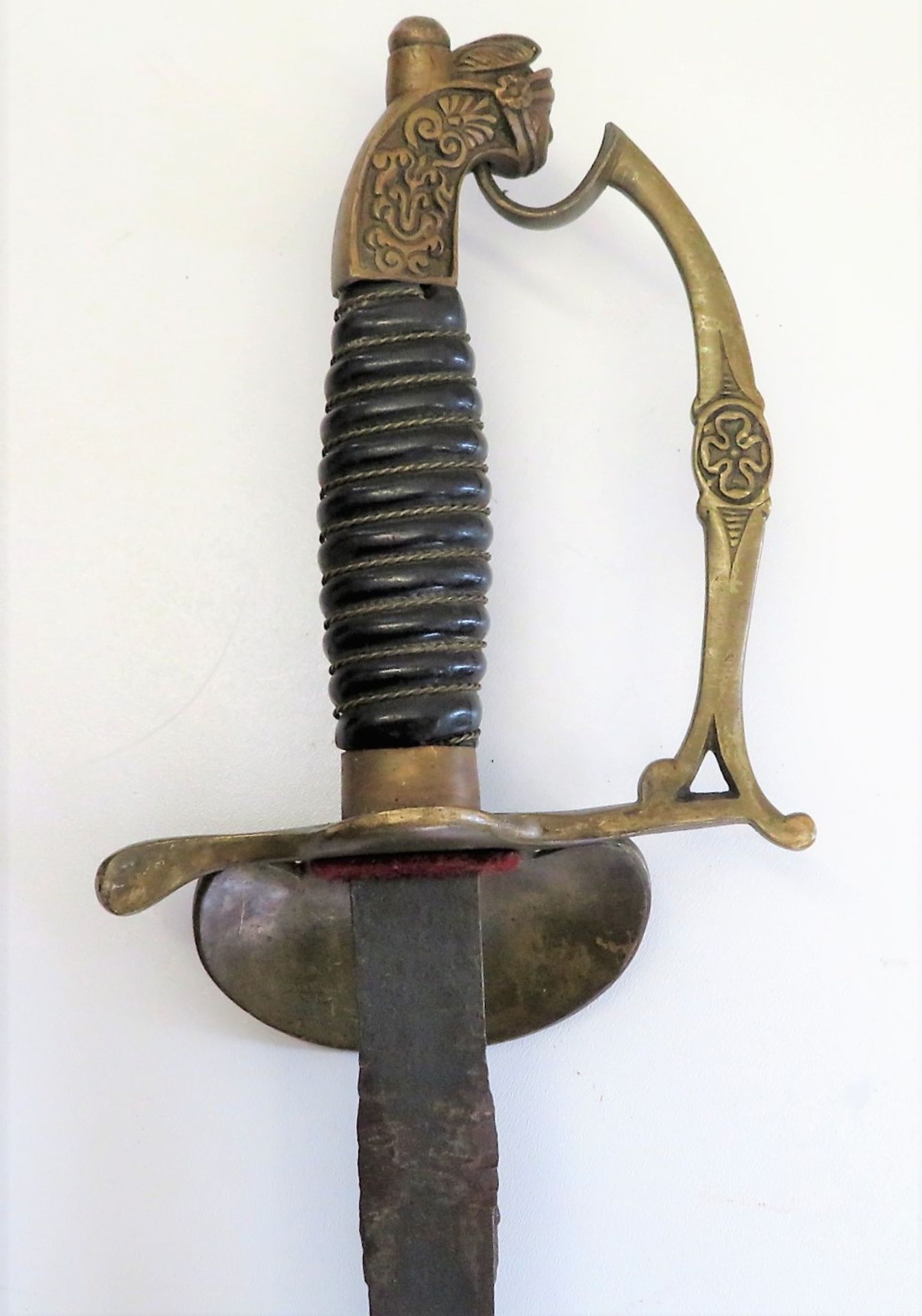 Degen (Übungsdegen), wohl Frankreich, 19. Jahrhundert, Klinge nicht geschärft, l 86 cm, b 11 cm. - Bild 2 aus 2