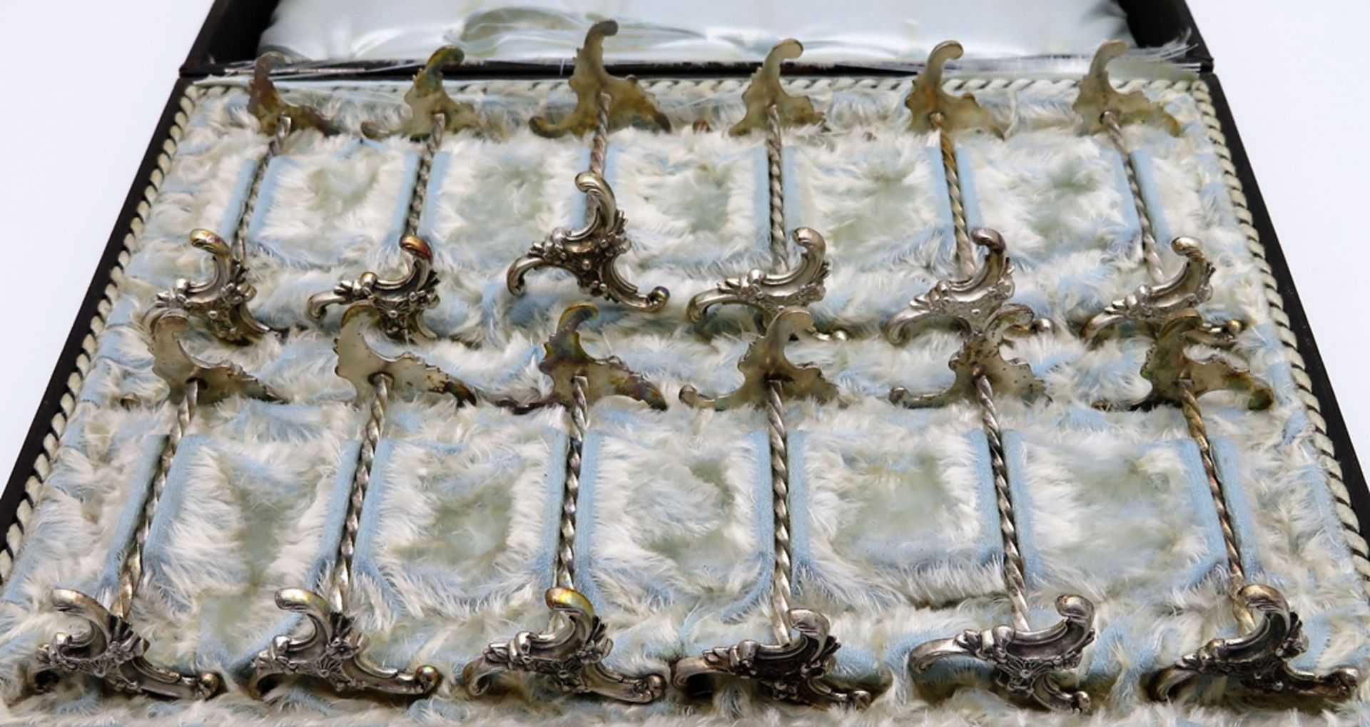 12 elegante Messerbänke, Niederlande, Van Kempen Voorschoten, 19. Jahrhundert, Silber 835/000, punz
