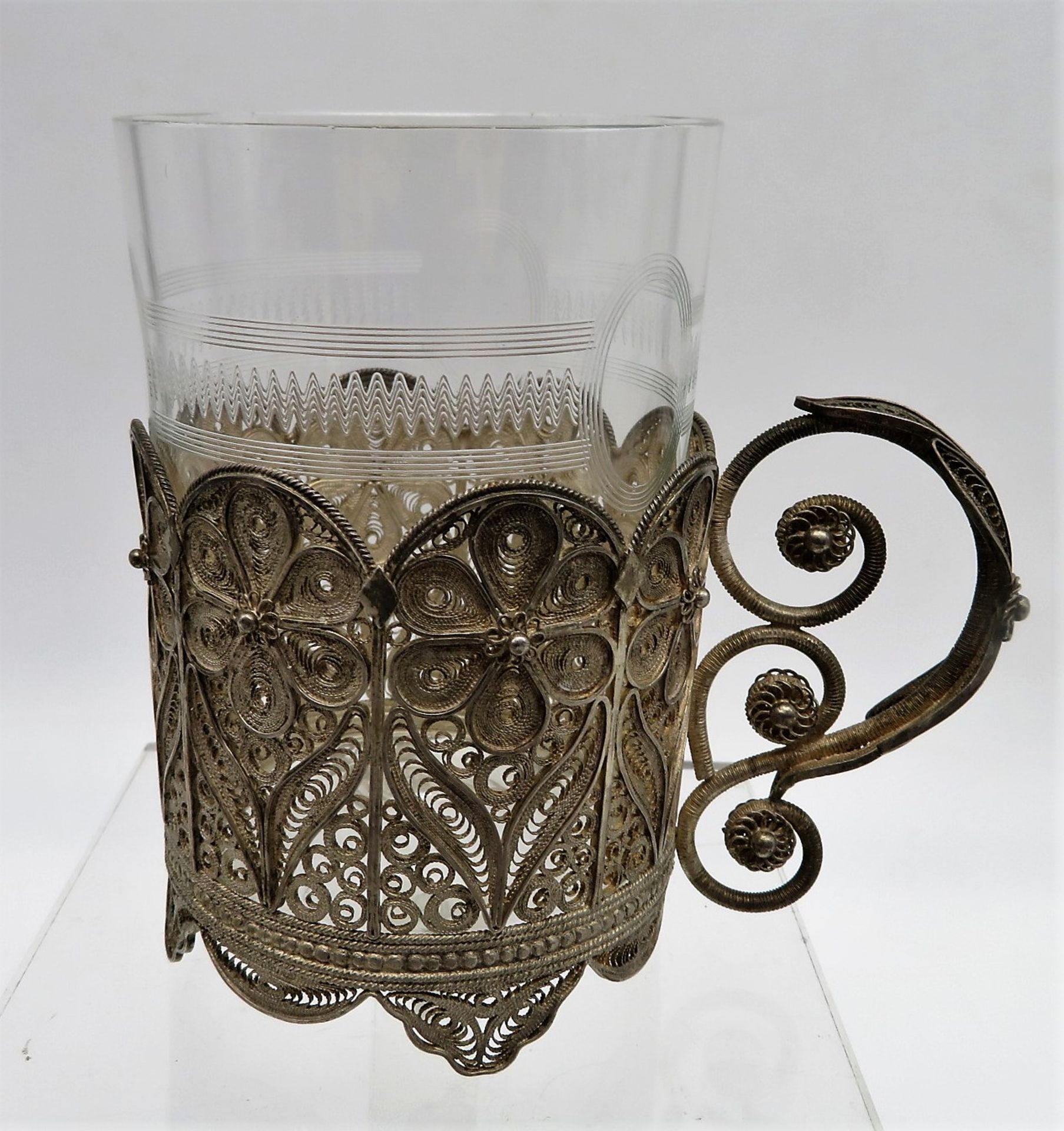 6 filigrane Teeglashalter, wohl Portugal, um 1900, Filigransilber, (ohne Glas) zus.ca. 666 g, farbl